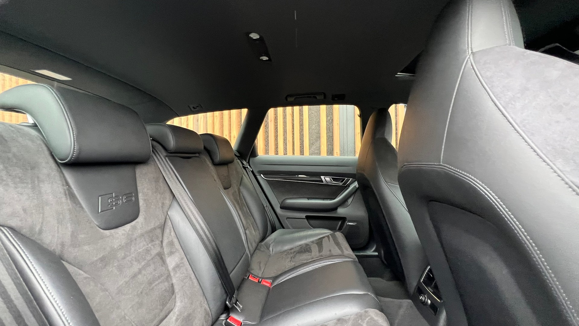 AUDI S6 AVANT 5.2 V10 QUATTRO TIPTRONIC l 435 PS-image-28