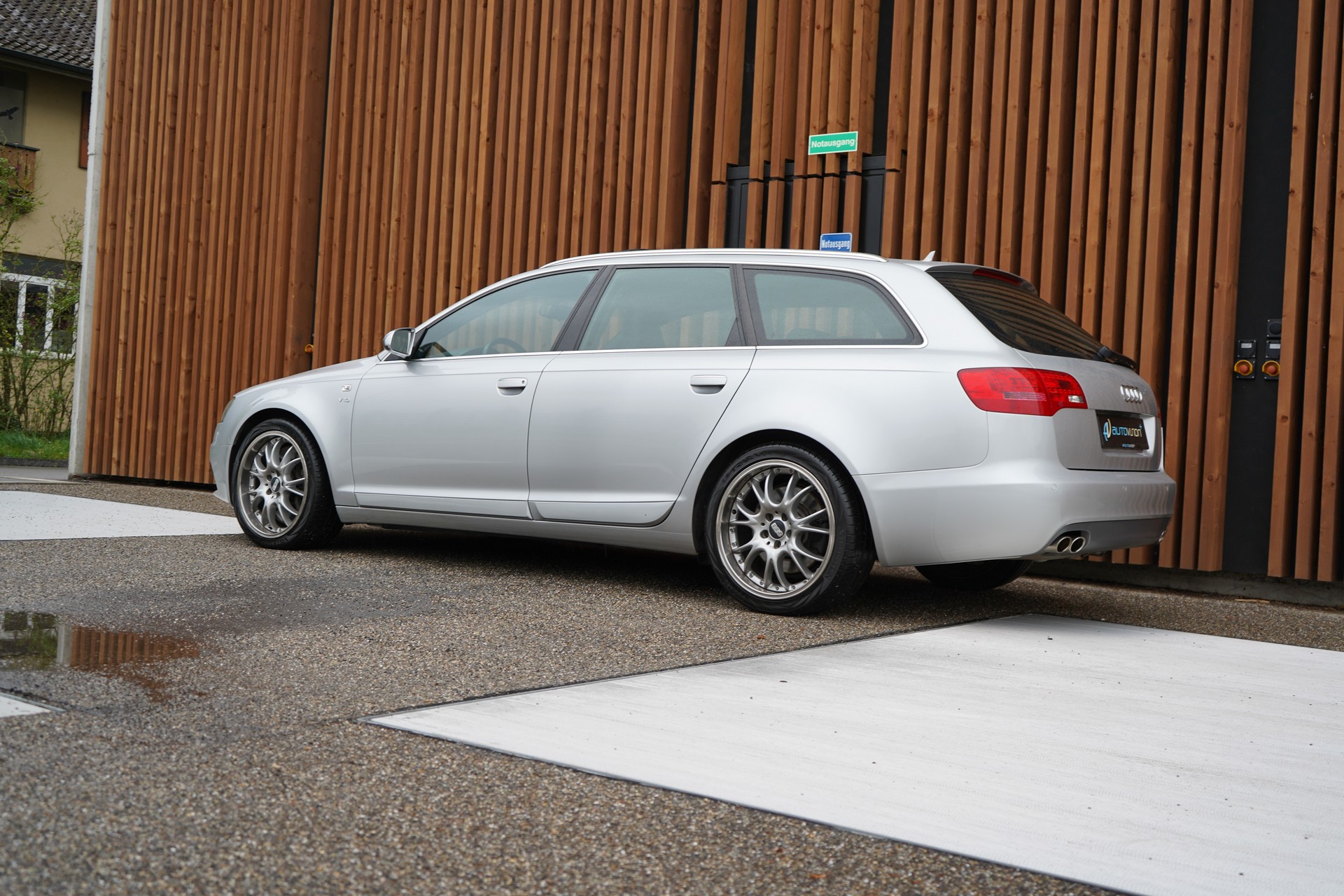 AUDI S6 AVANT 5.2 V10 QUATTRO TIPTRONIC l 435 PS-image-9
