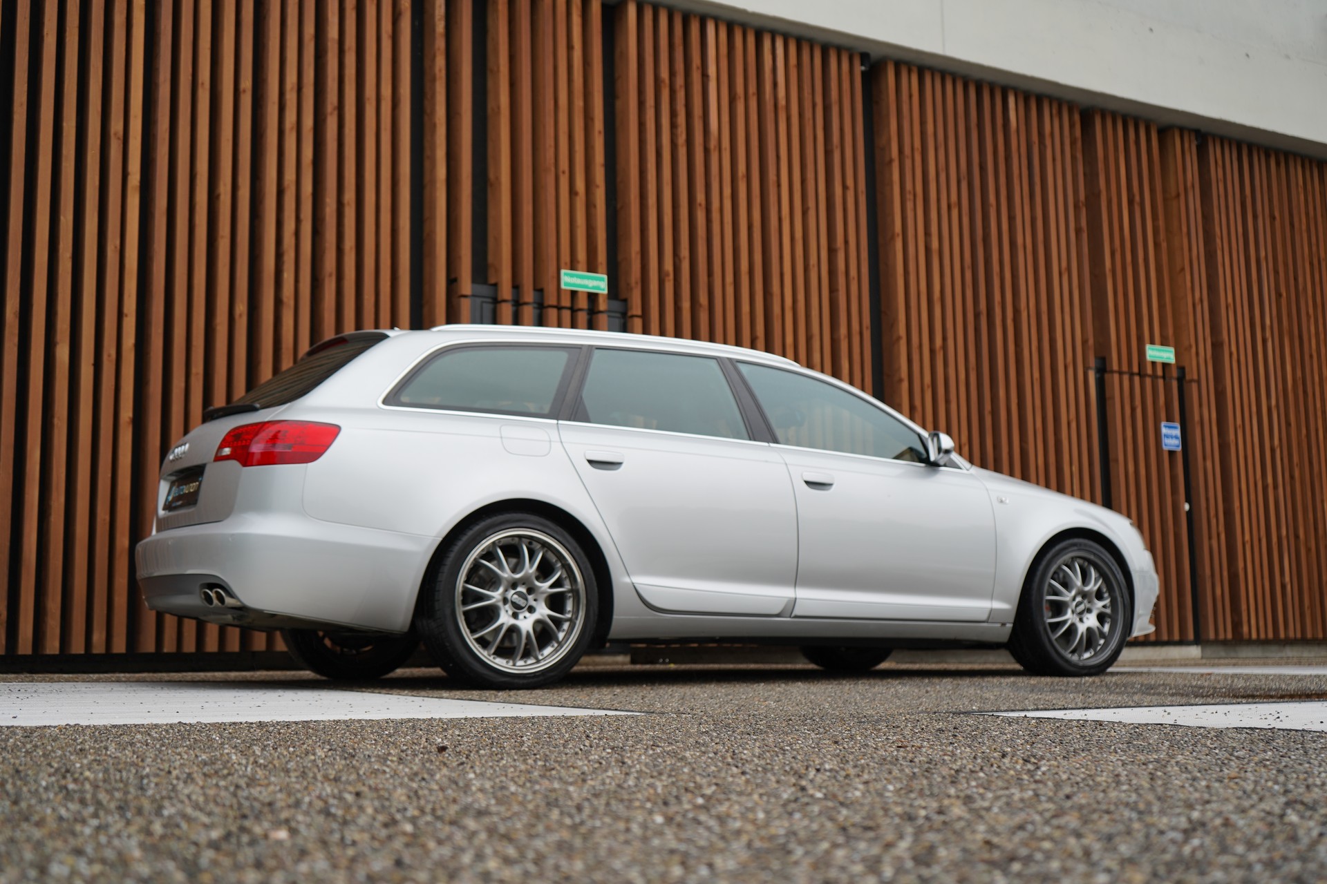 AUDI S6 AVANT 5.2 V10 QUATTRO TIPTRONIC l 435 PS-image-10