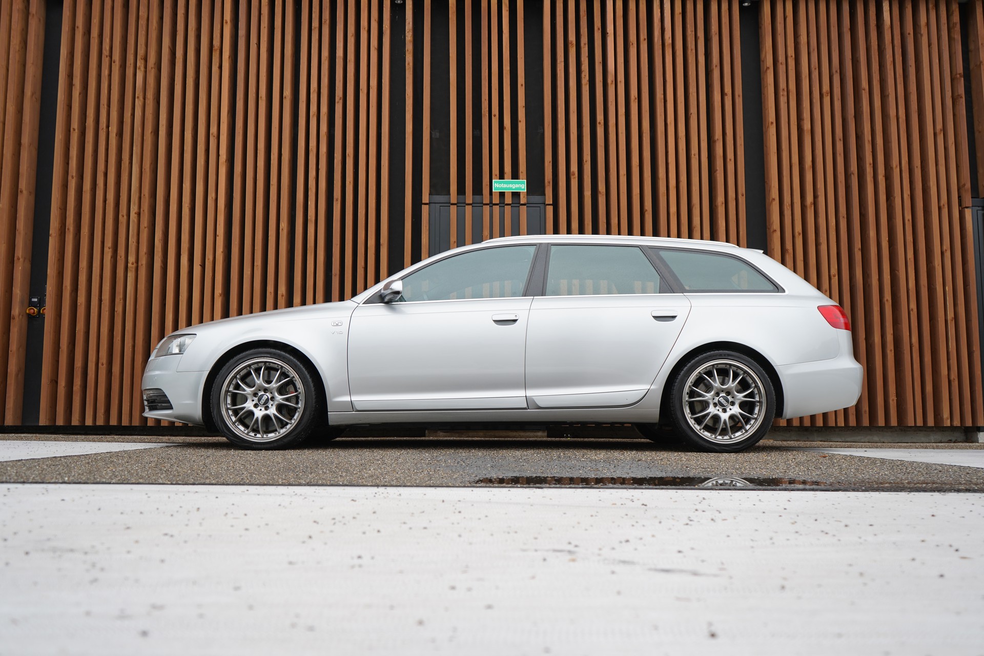 AUDI S6 AVANT 5.2 V10 QUATTRO TIPTRONIC l 435 PS-image-1