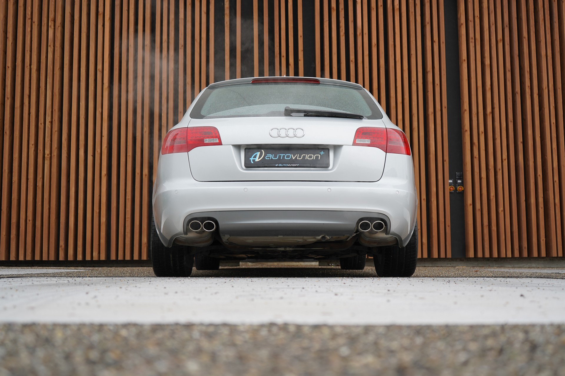 AUDI S6 AVANT 5.2 V10 QUATTRO TIPTRONIC l 435 PS-image-15