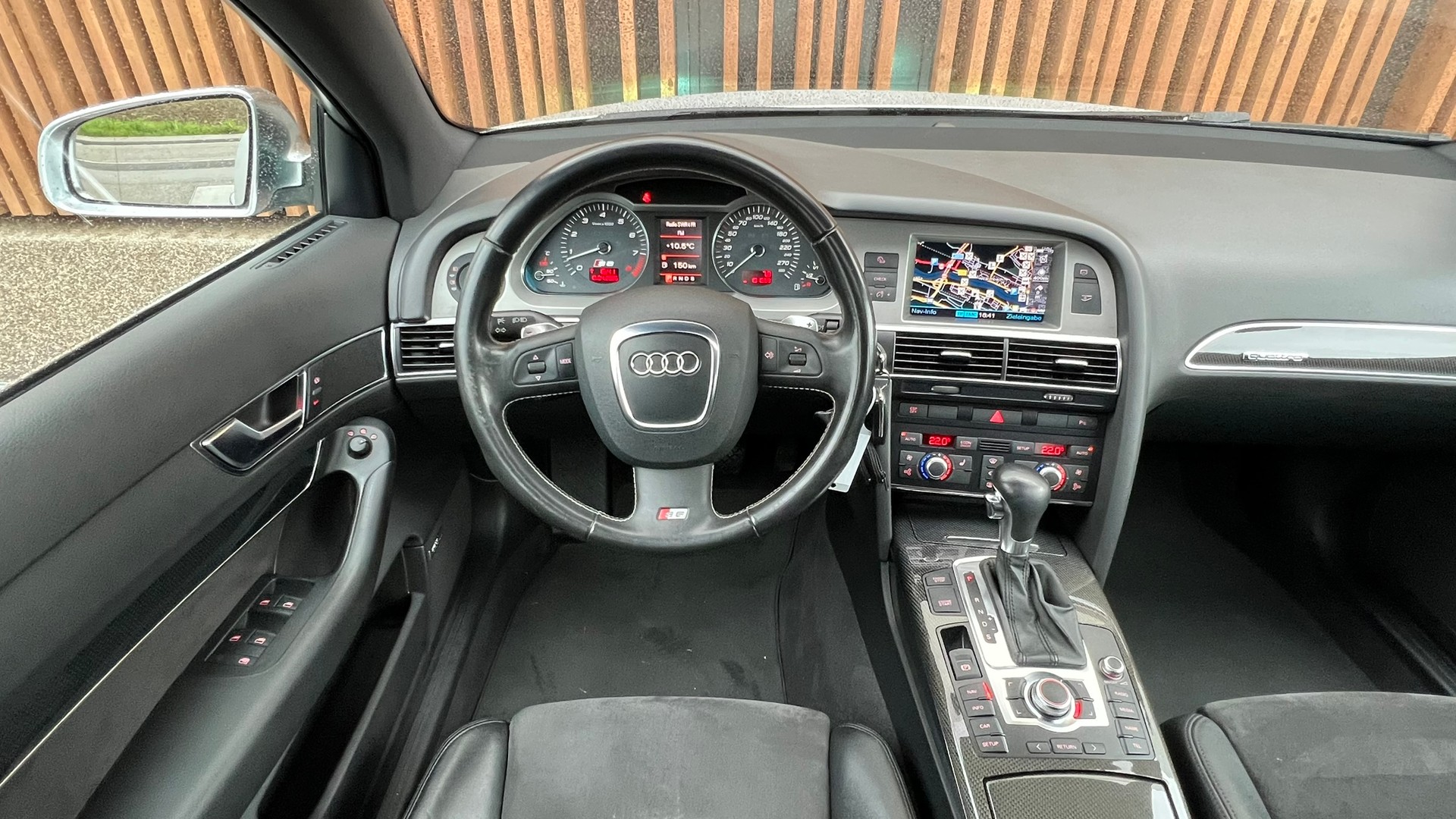 AUDI S6 AVANT 5.2 V10 QUATTRO TIPTRONIC l 435 PS-image-19