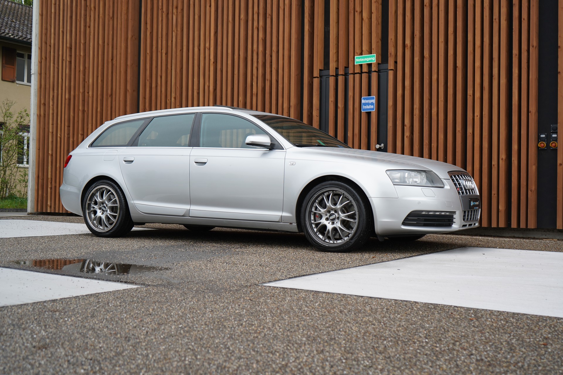 AUDI S6 AVANT 5.2 V10 QUATTRO TIPTRONIC l 435 PS-image-7
