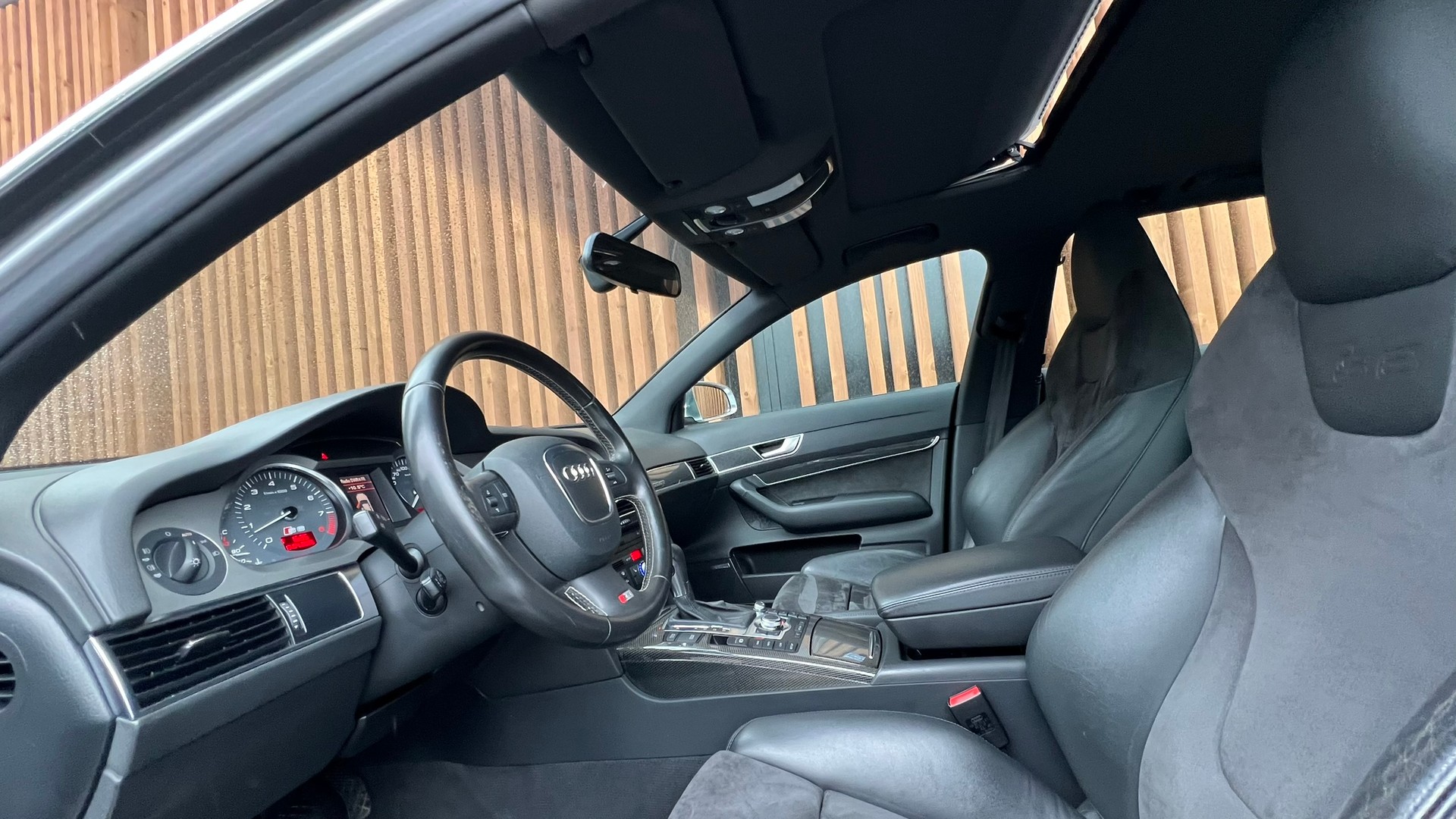 AUDI S6 AVANT 5.2 V10 QUATTRO TIPTRONIC l 435 PS-image-24