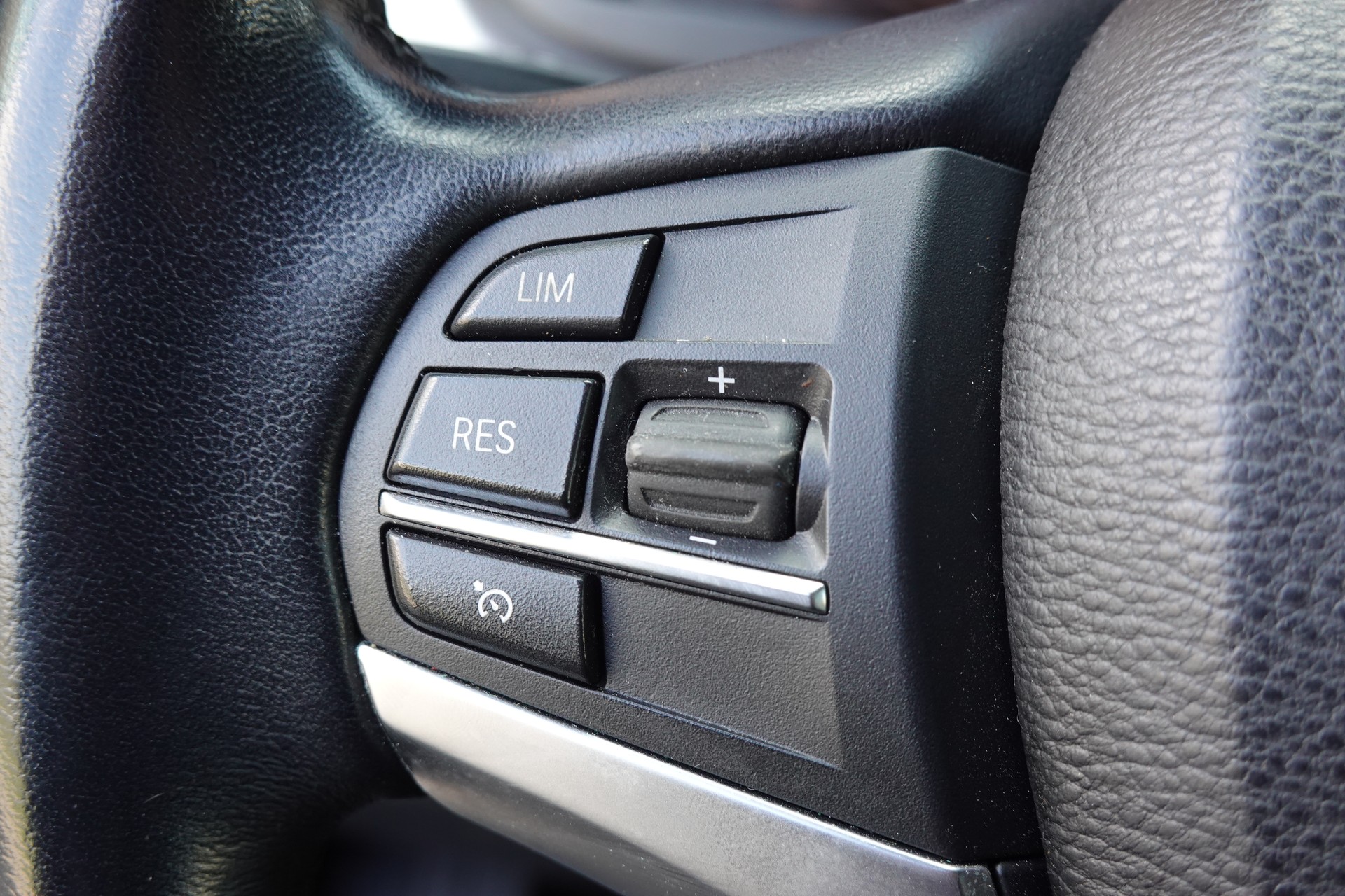 BMW X5 xDrive 25d * Camera recul * intérieur cuir * jantes 19 pouces * sièges chauffants * sièges électriques *-image-12
