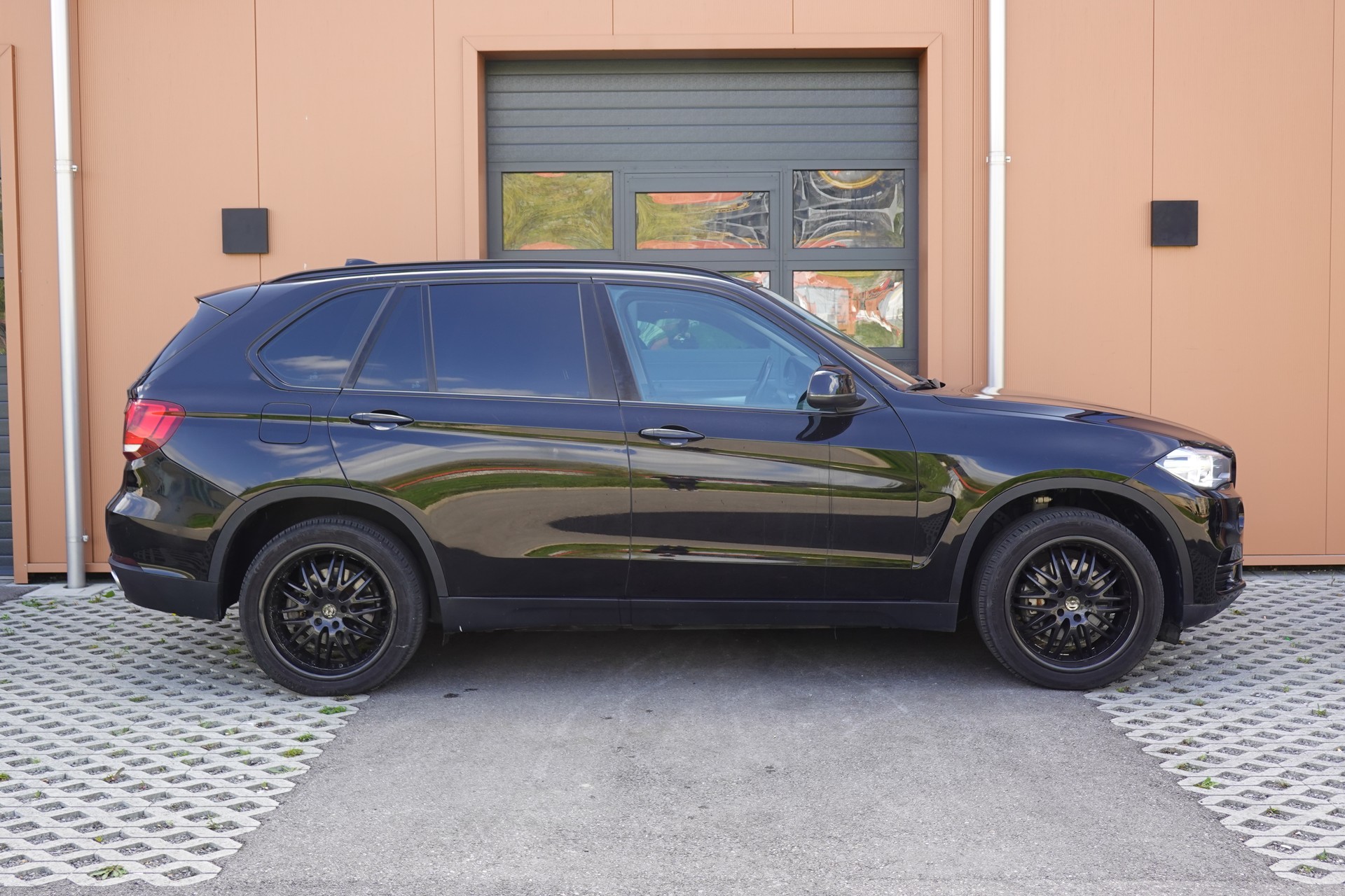 BMW X5 xDrive 25d * Camera recul * intérieur cuir * jantes 19 pouces * sièges chauffants * sièges électriques *-image-3