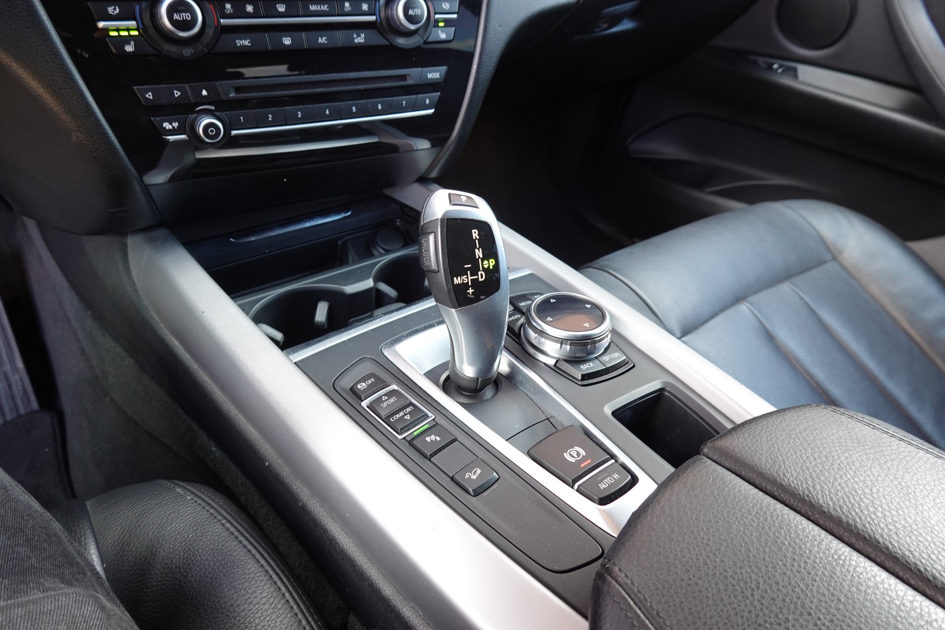 BMW X5 xDrive 25d * Camera recul * intérieur cuir * jantes 19 pouces * sièges chauffants * sièges électriques *-image-13