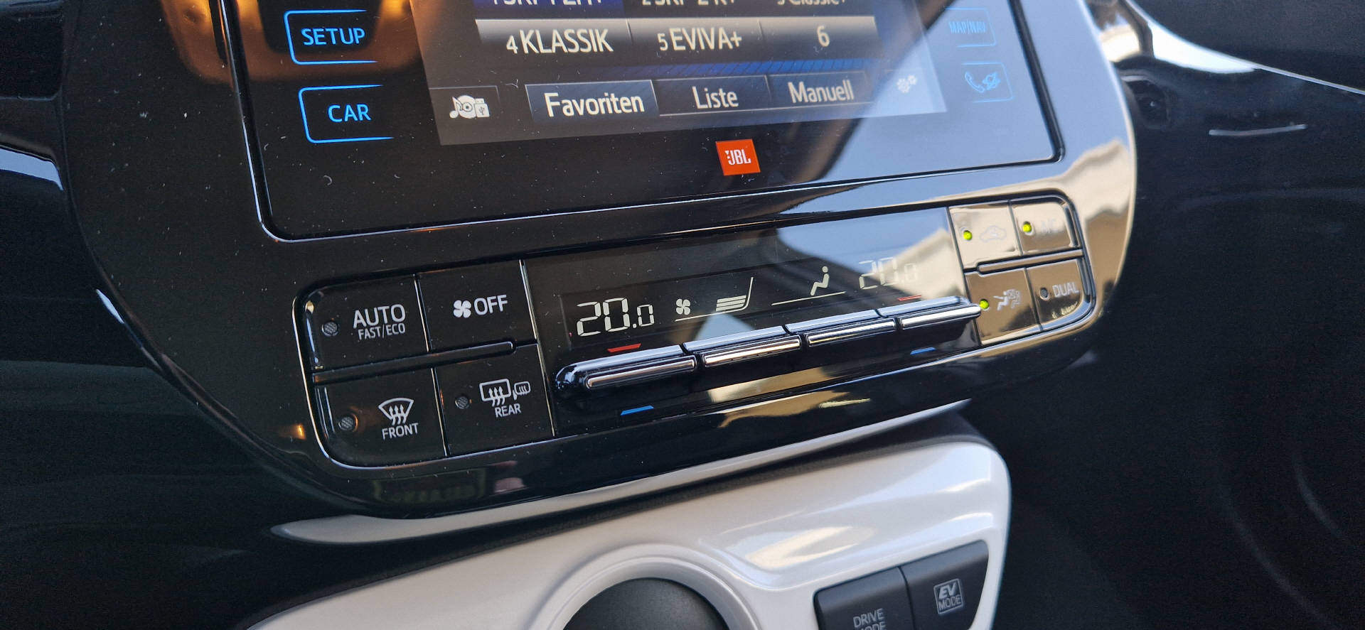 TOYOTA Prius 1.8 VVTi HSD Sol Premium-image-10