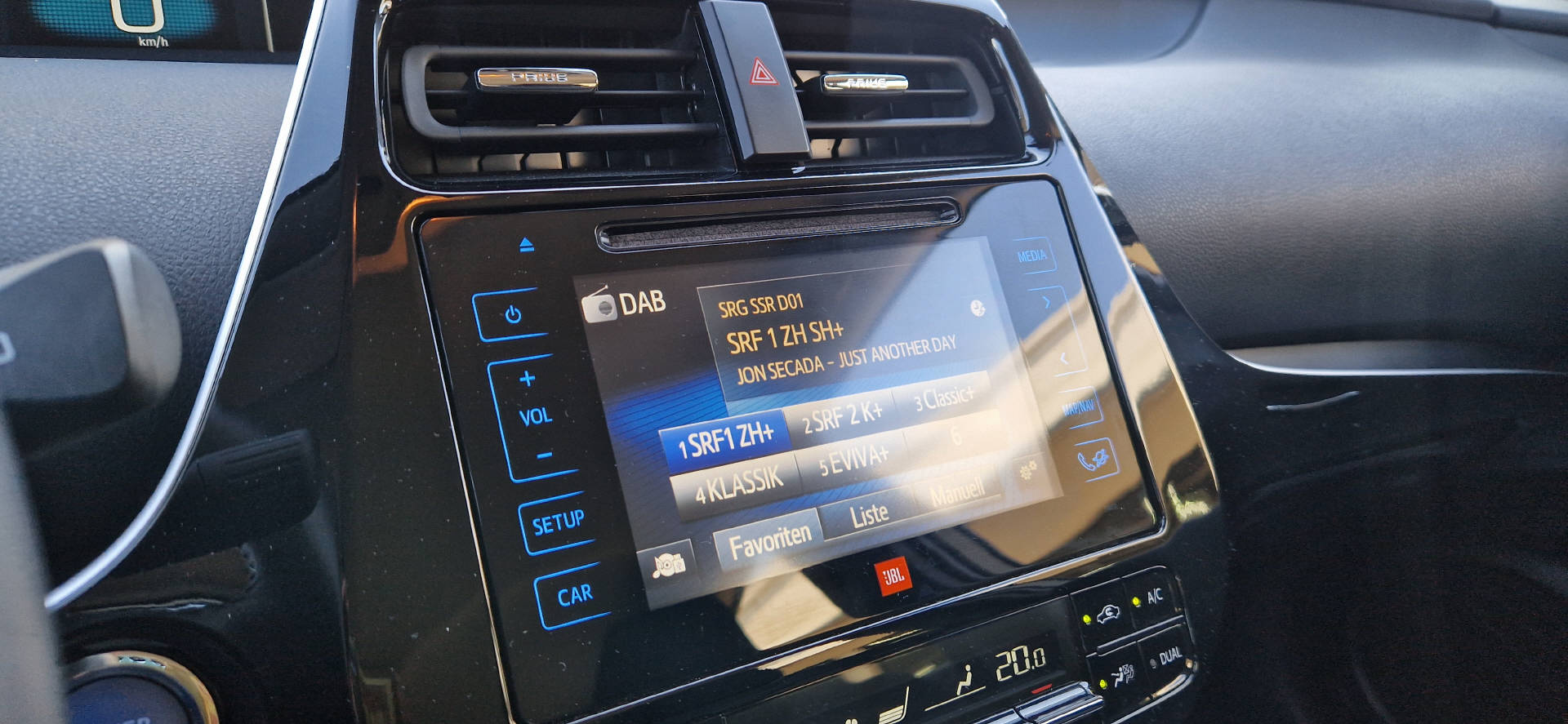 TOYOTA Prius 1.8 VVTi HSD Sol Premium-image-9