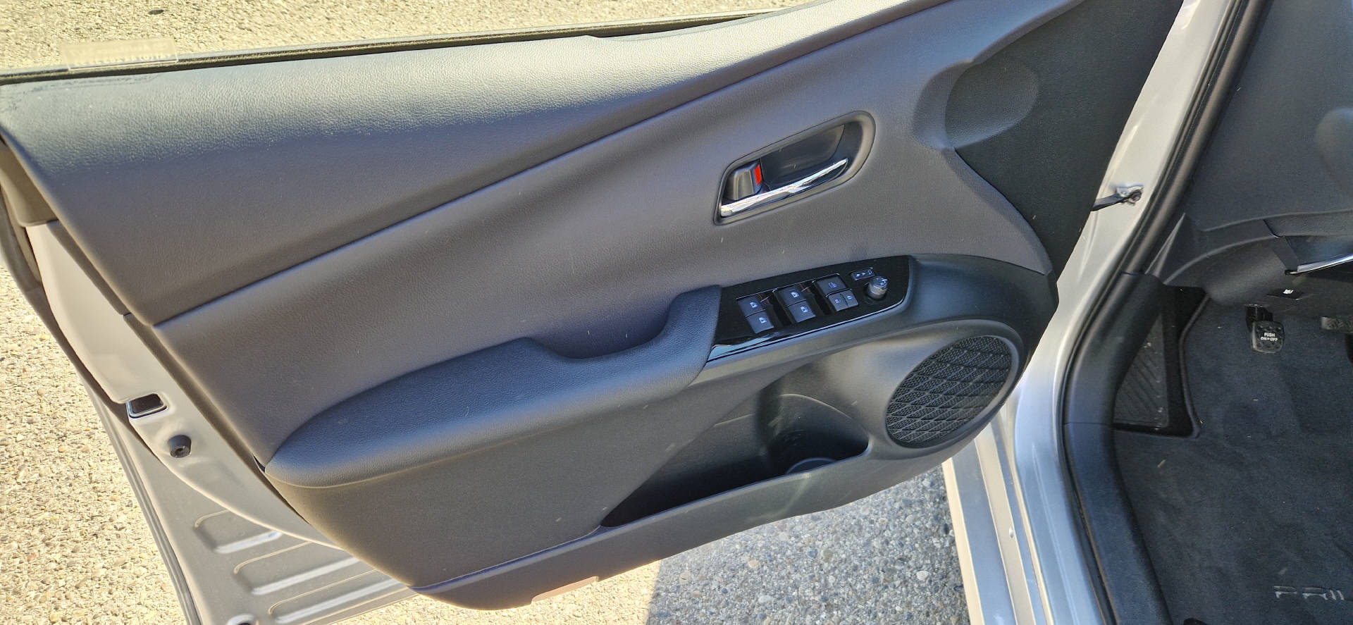 TOYOTA Prius 1.8 VVTi HSD Sol Premium-image-2