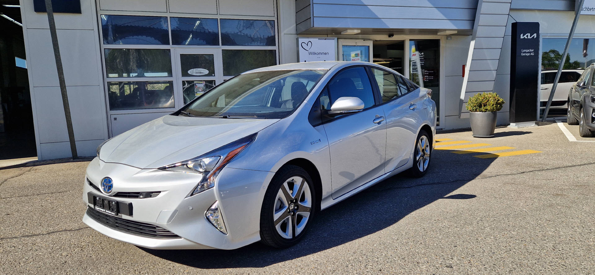 TOYOTA Prius 1.8 VVTi HSD Sol Premium-image-1
