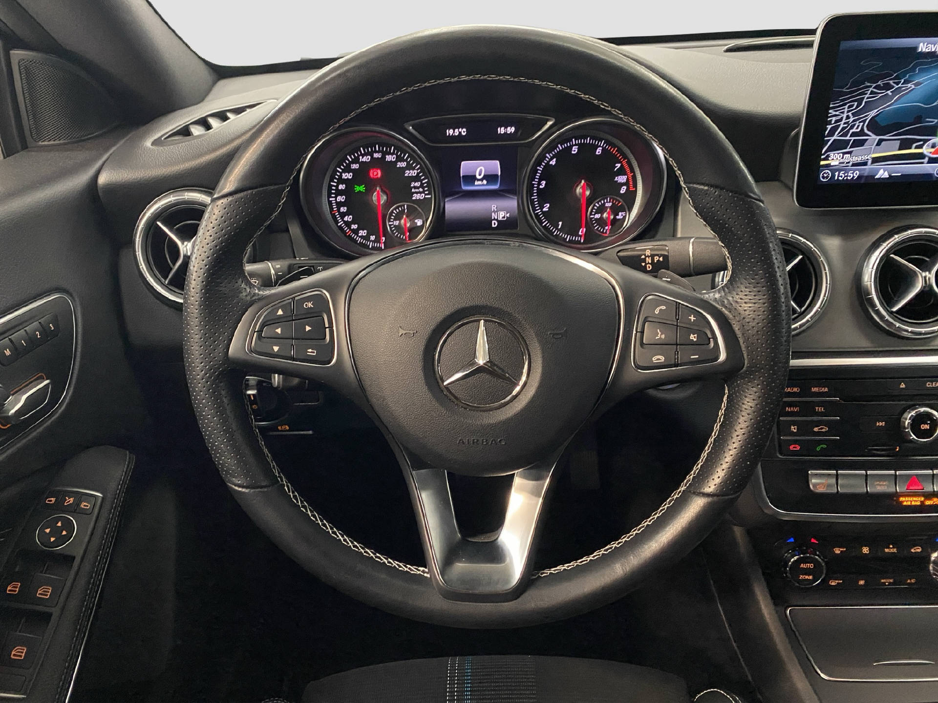 MERCEDES-BENZ CLA 200 Shooting Brake Night Star-image-8