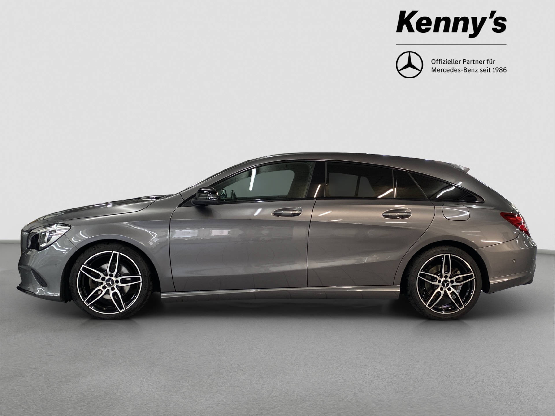 MERCEDES-BENZ CLA 200 Shooting Brake Night Star-showroom-element-2