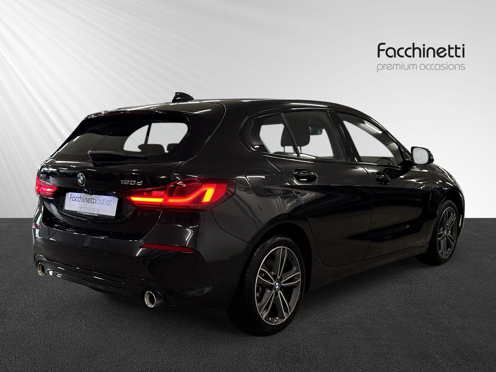 BMW 120d xDrive Steptronic Sport Line-image-2