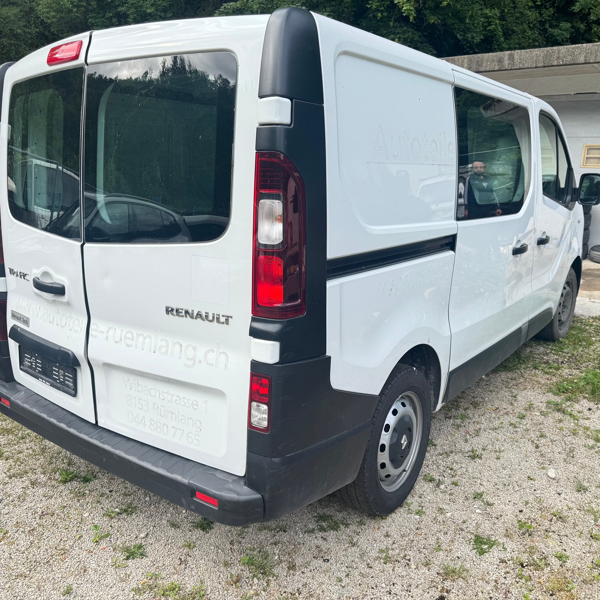 RENAULT Trafic 2.0 dCi120 2.8t Access L1H1-image-3