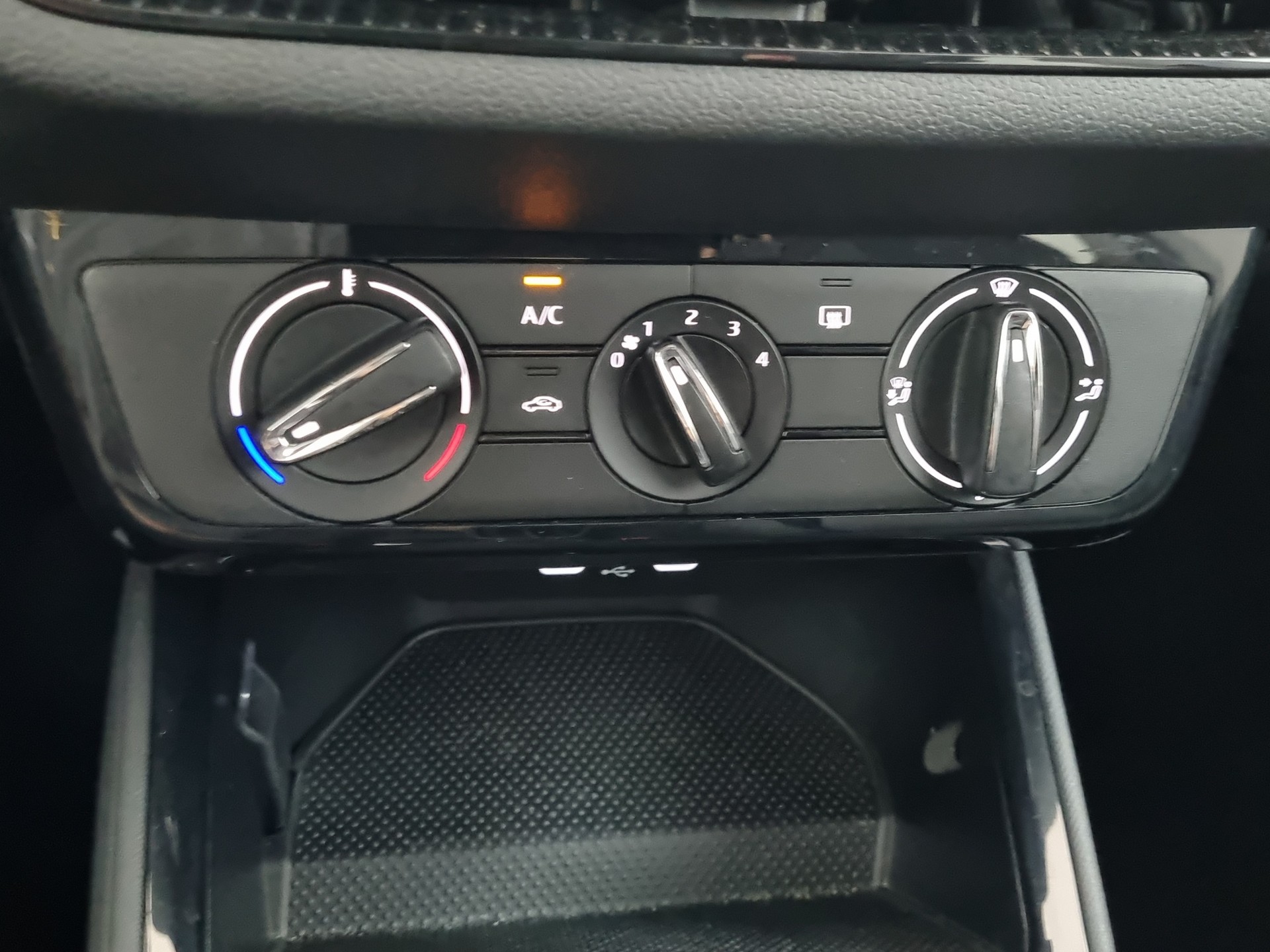 SKODA Fabia 1.0 TSI Selection *5Jahre Garantie*-image-14
