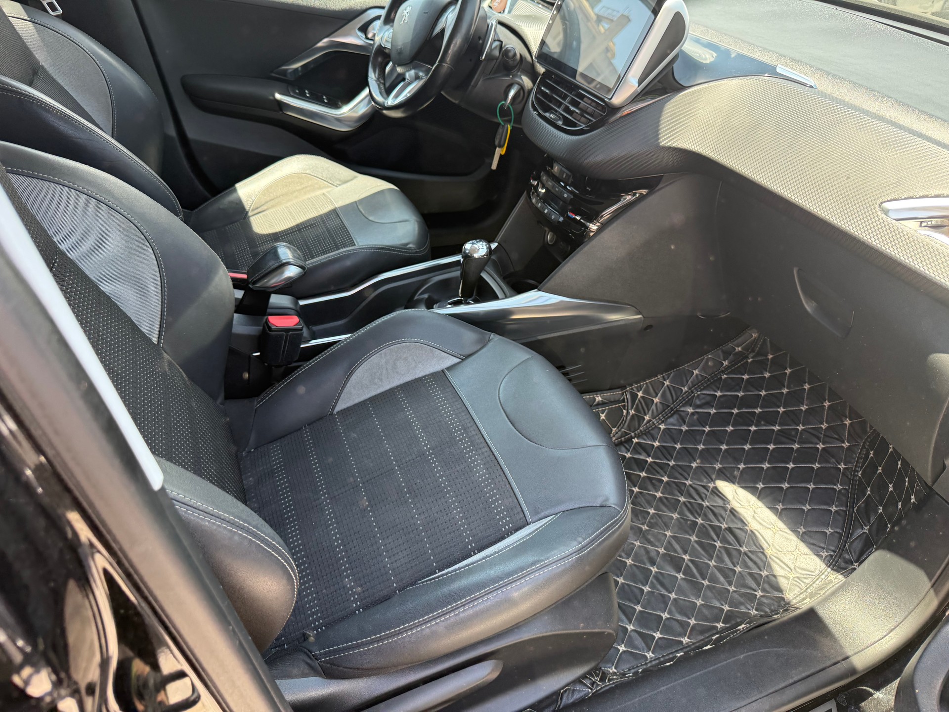PEUGEOT 2008 1.6 e-HDi Allure EGS6-image-7