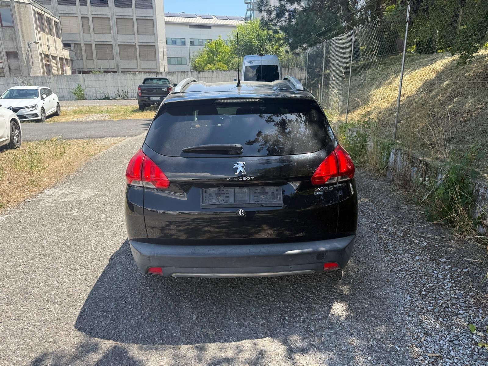 PEUGEOT 2008 1.6 e-HDi Allure EGS6-image-3