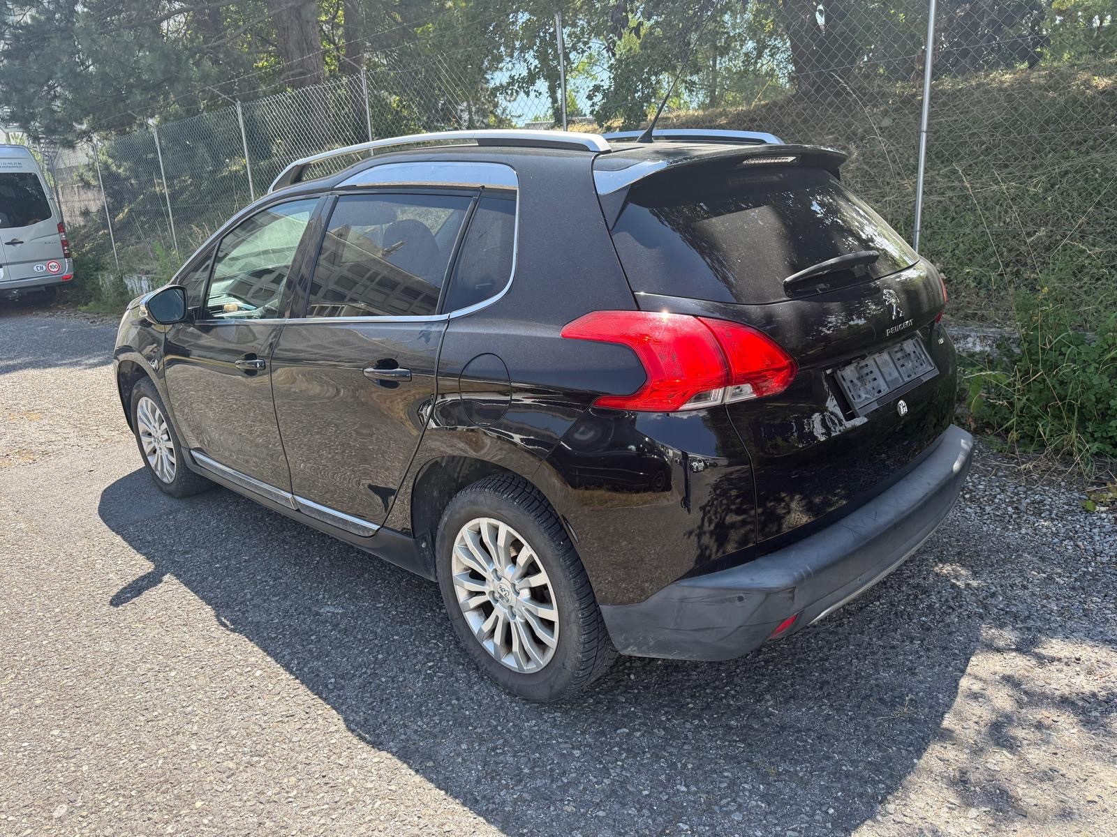 PEUGEOT 2008 1.6 e-HDi Allure EGS6-image-4