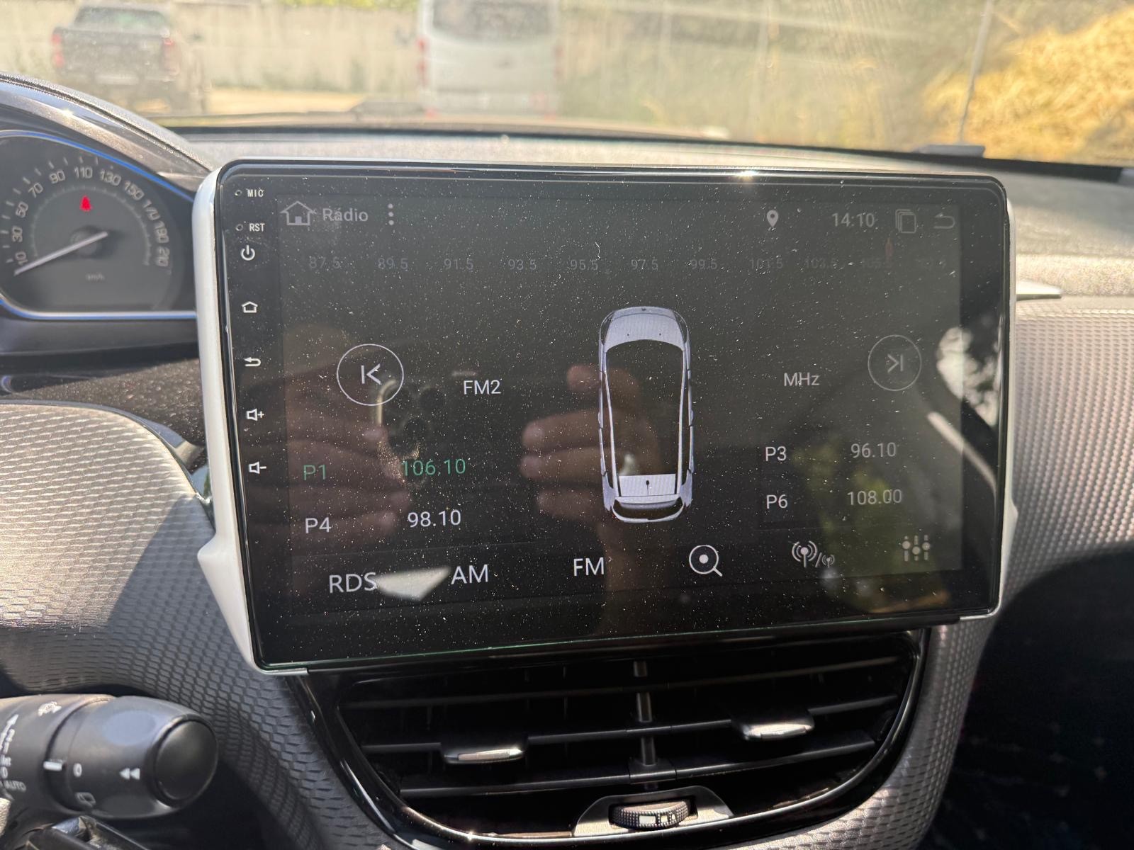 PEUGEOT 2008 1.6 e-HDi Allure EGS6-image-9