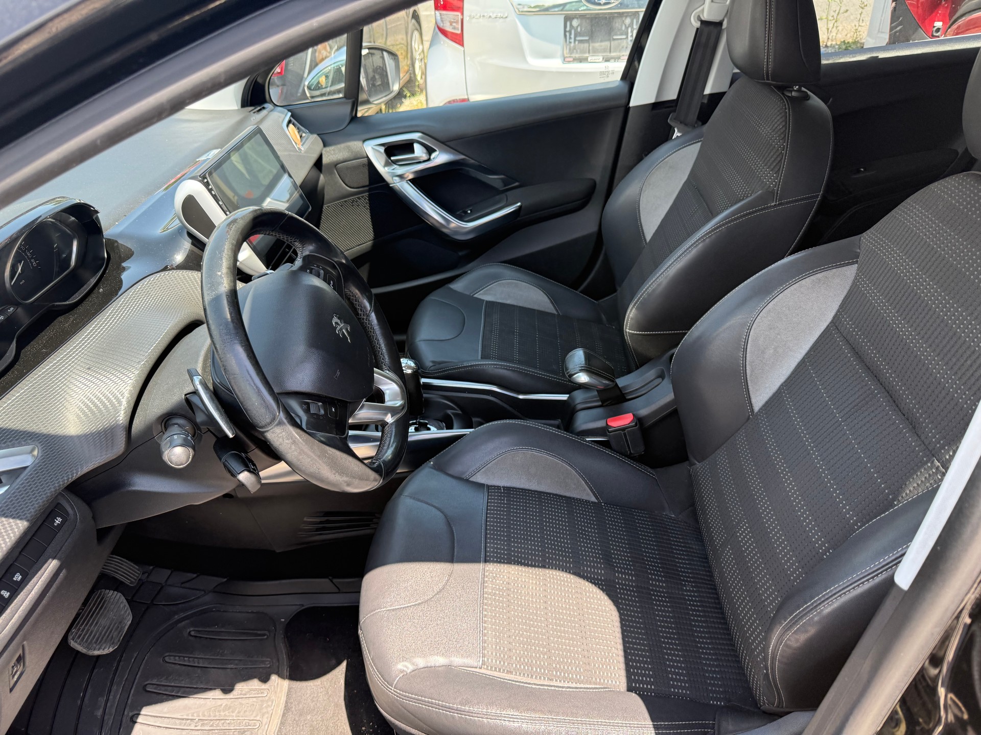PEUGEOT 2008 1.6 e-HDi Allure EGS6-image-5