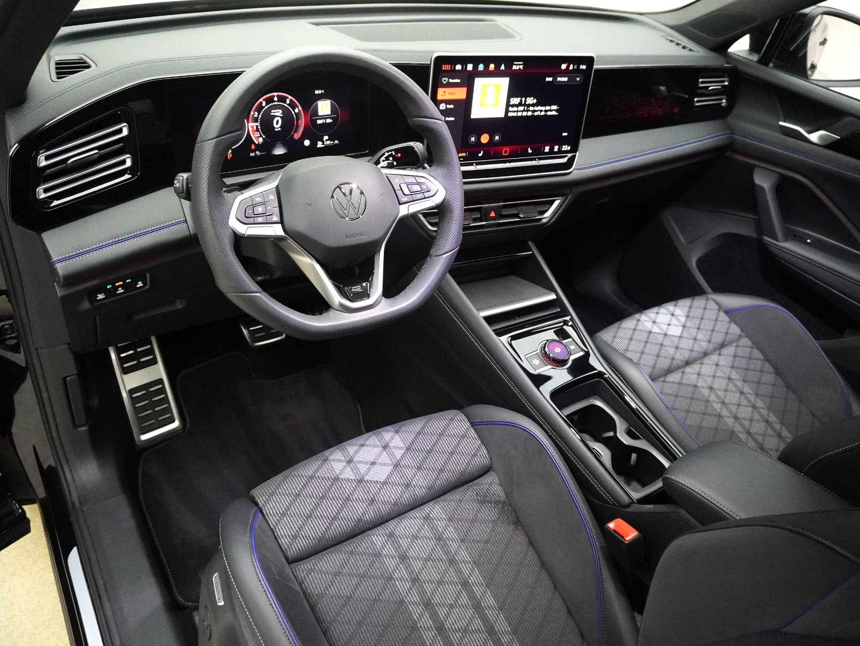 VW Tiguan 2.0 TSI DSG R-Line Black Style 4Motion (2025)-image-8