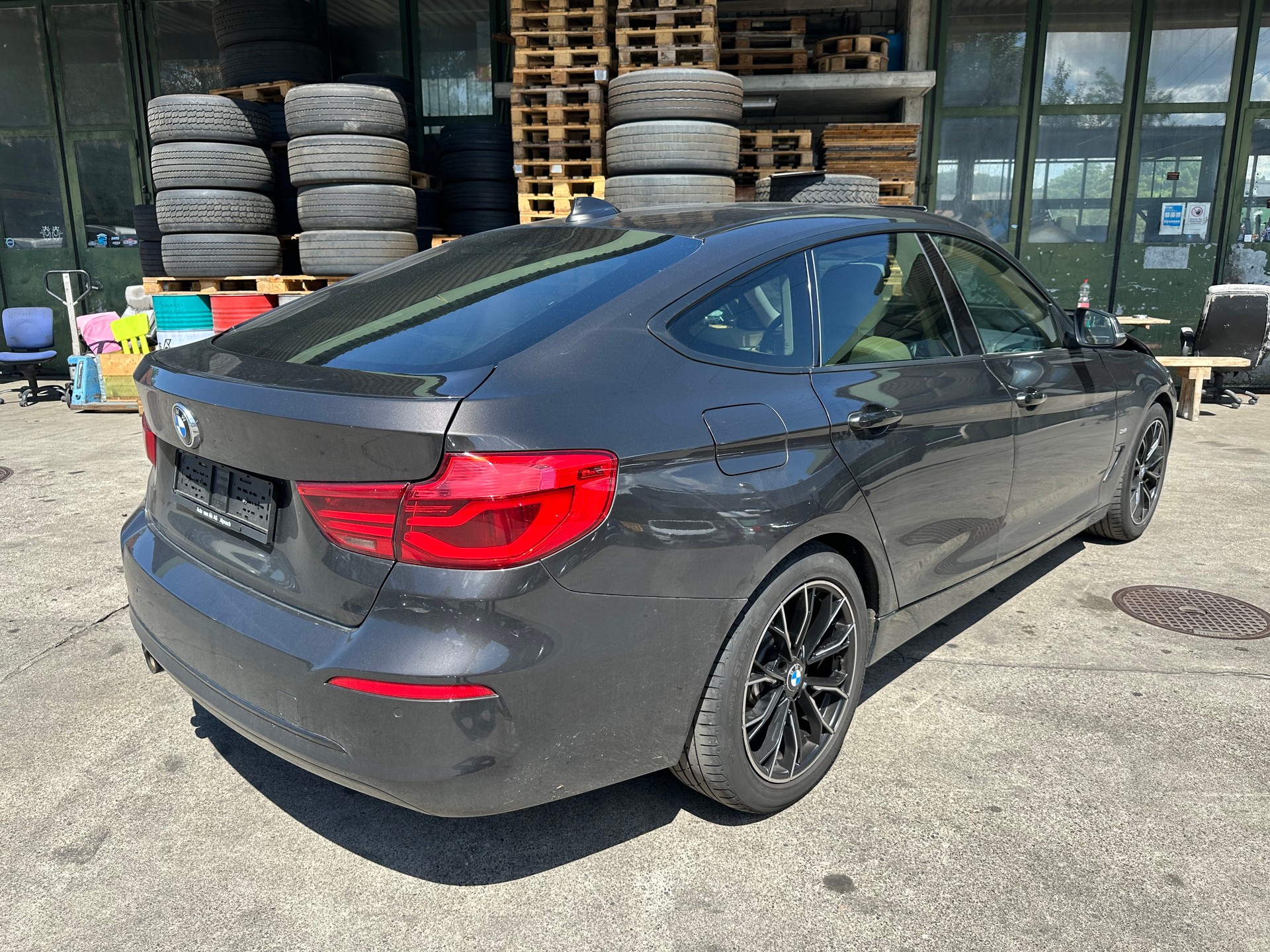 BMW 320d GT xDrive Sport Line Steptronic-image-4