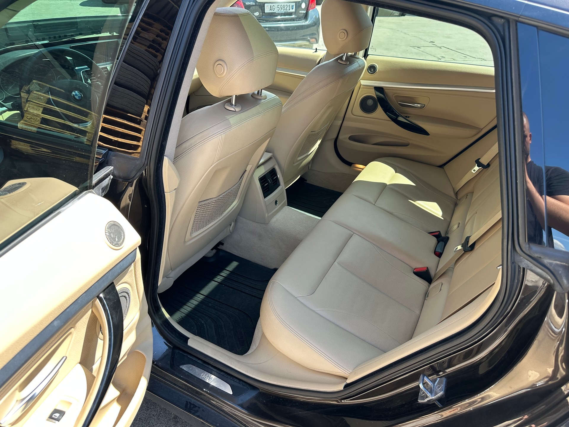 BMW 320d GT xDrive Sport Line Steptronic-image-9