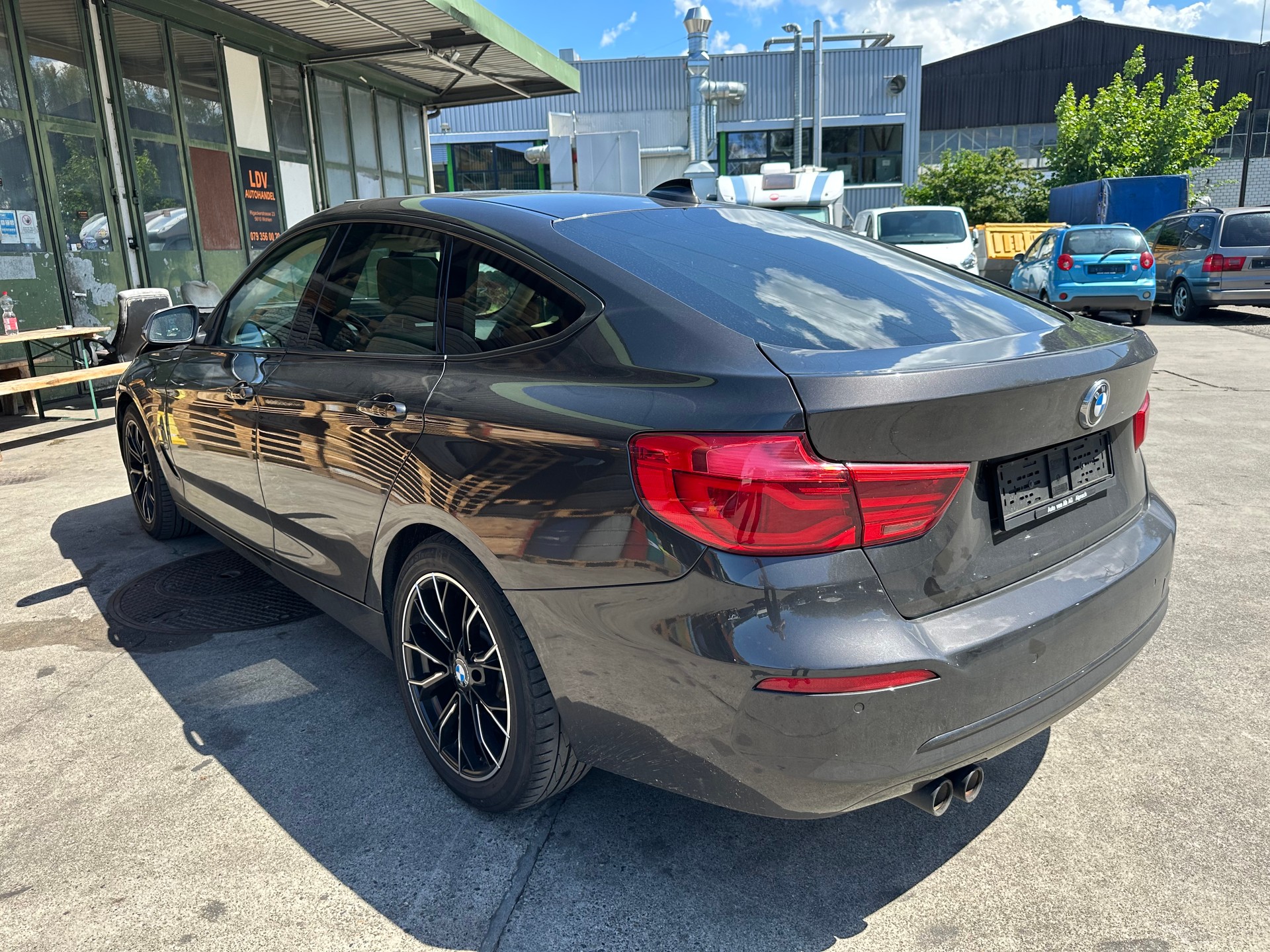 BMW 320d GT xDrive Sport Line Steptronic-image-2