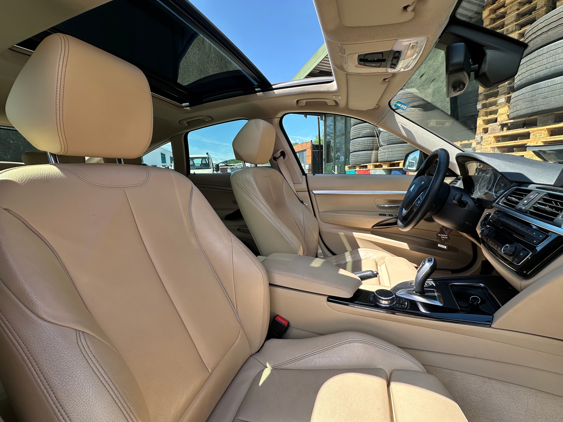 BMW 320d GT xDrive Sport Line Steptronic-image-13