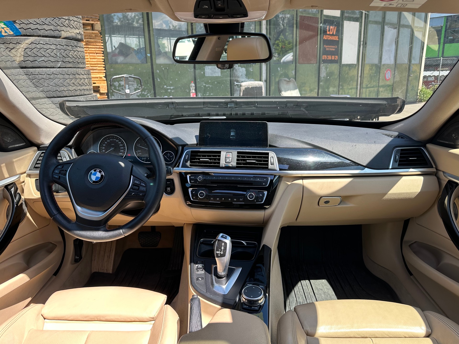 BMW 320d GT xDrive Sport Line Steptronic-image-11