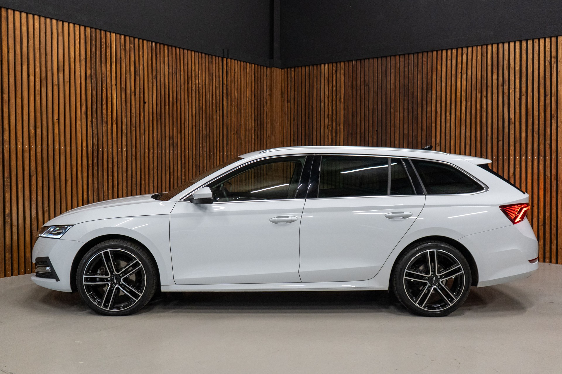 SKODA Octavia Combi 2.0 TDI Ambition 4x4 DSG-image-4