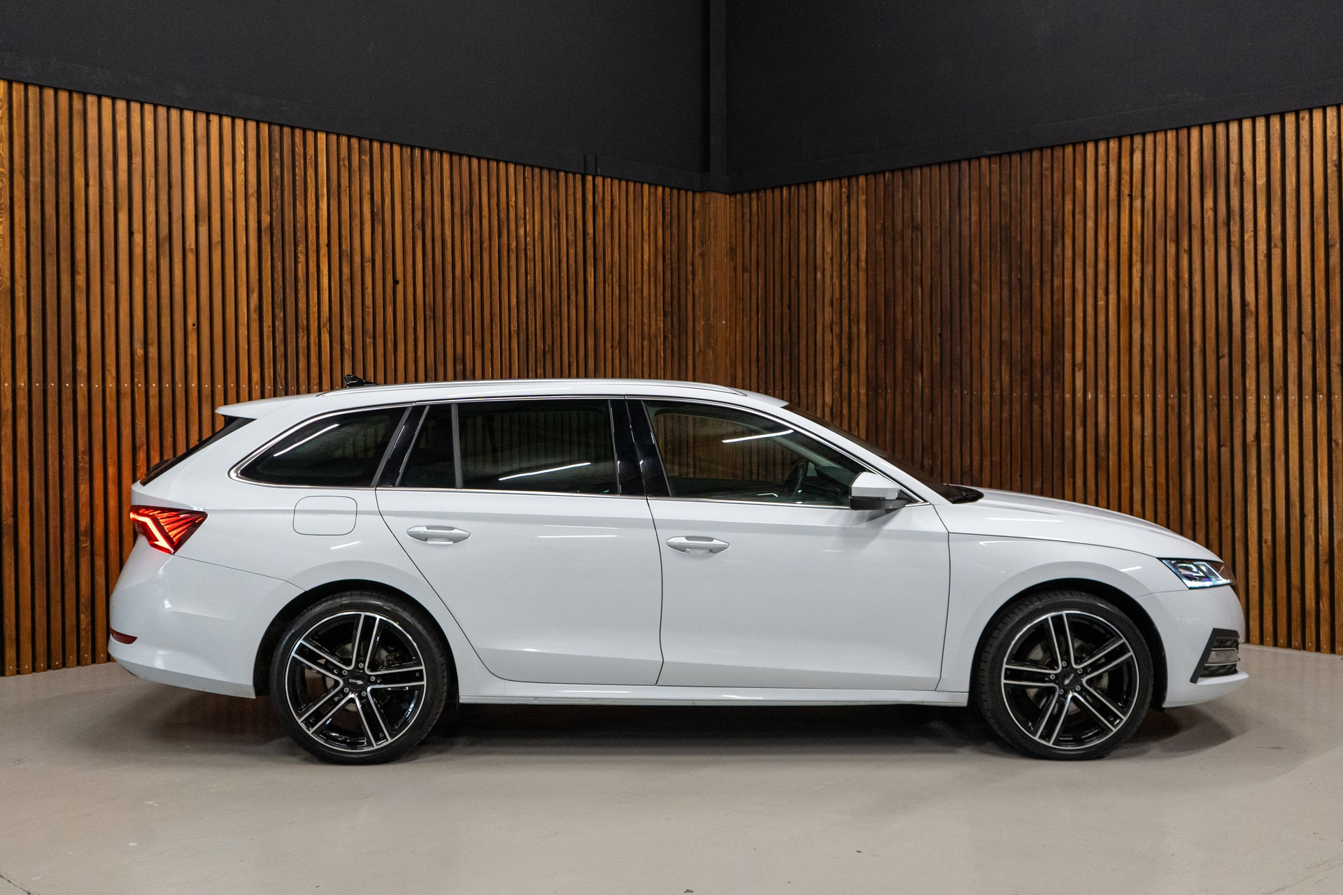 SKODA Octavia Combi 2.0 TDI Ambition 4x4 DSG-image-5