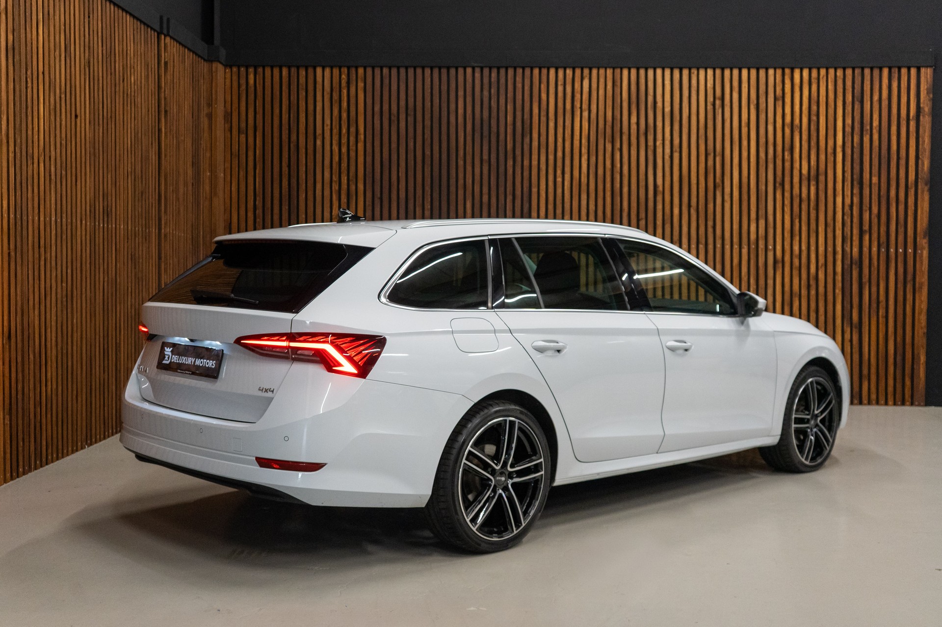 SKODA Octavia Combi 2.0 TDI Ambition 4x4 DSG-image-1