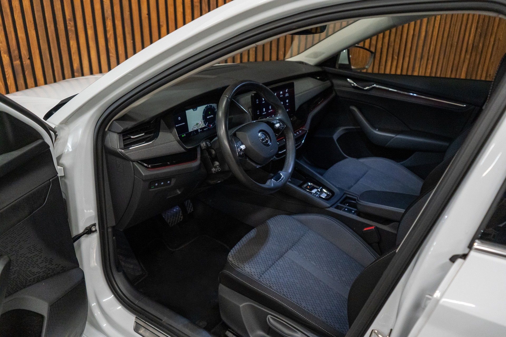 SKODA Octavia Combi 2.0 TDI Ambition 4x4 DSG-image-7
