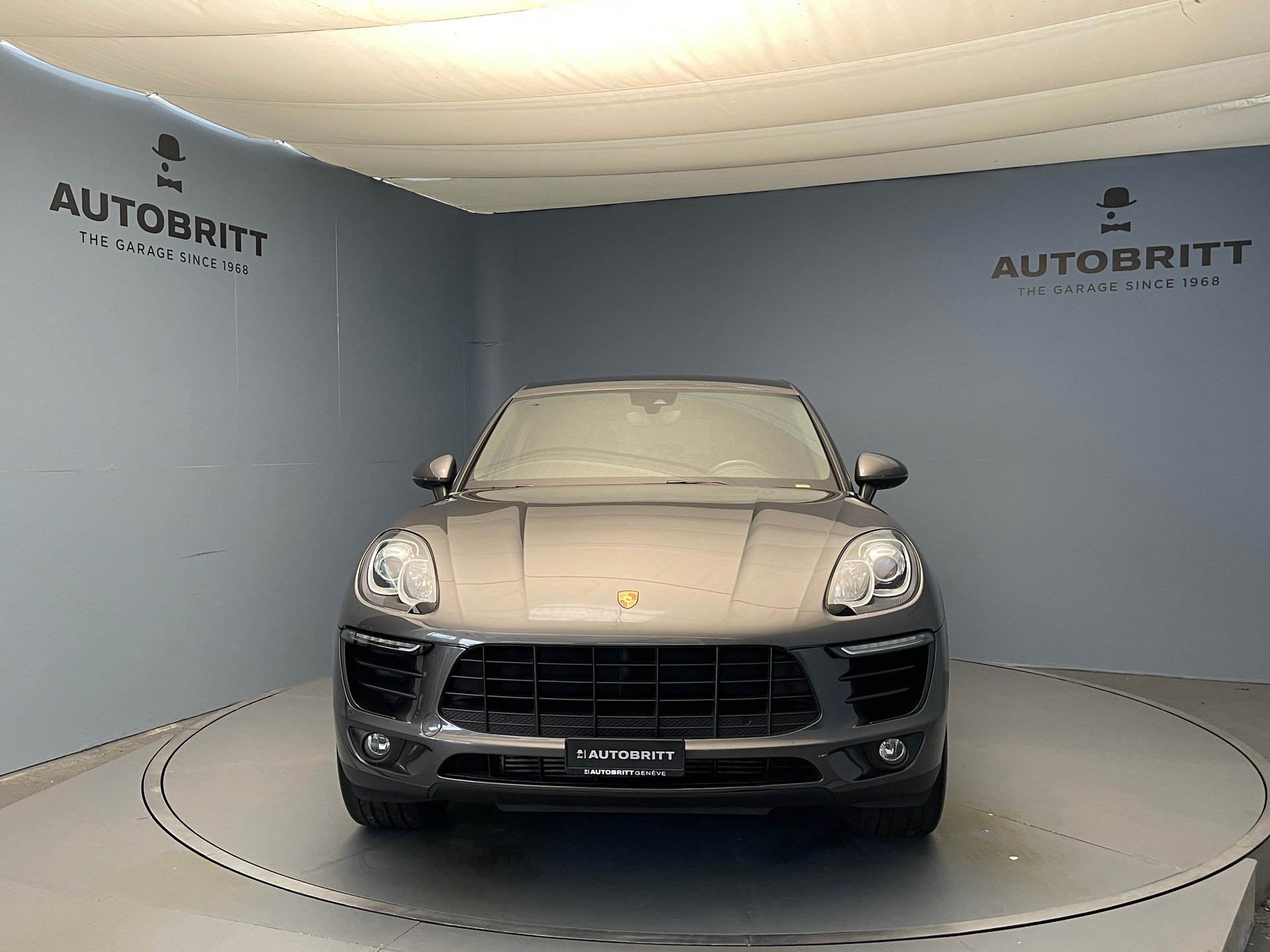 PORSCHE Macan 2.0-image-1