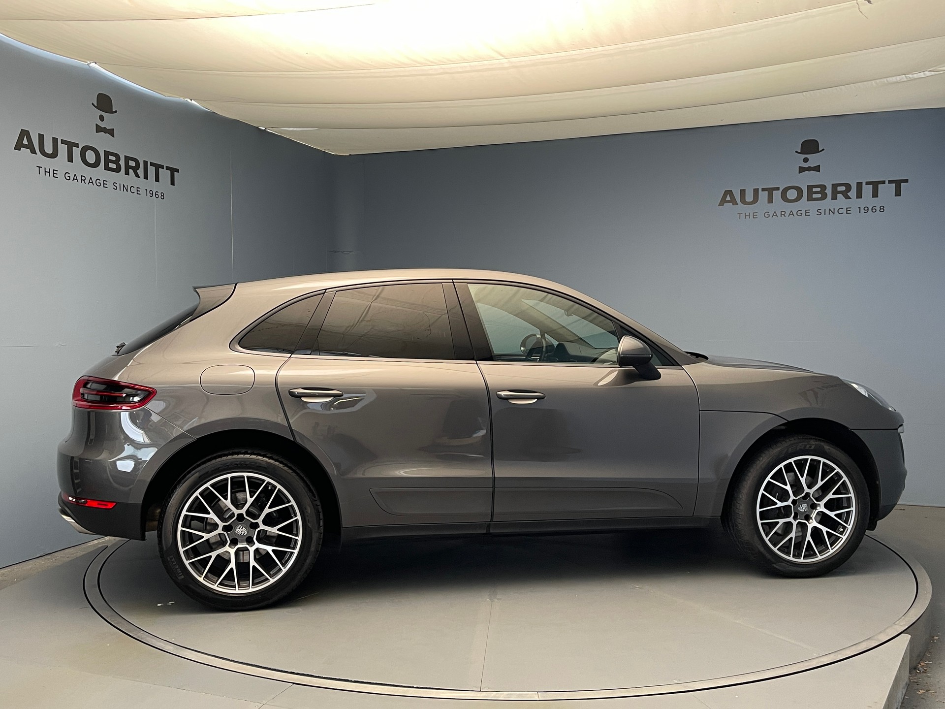 PORSCHE Macan 2.0-image-2