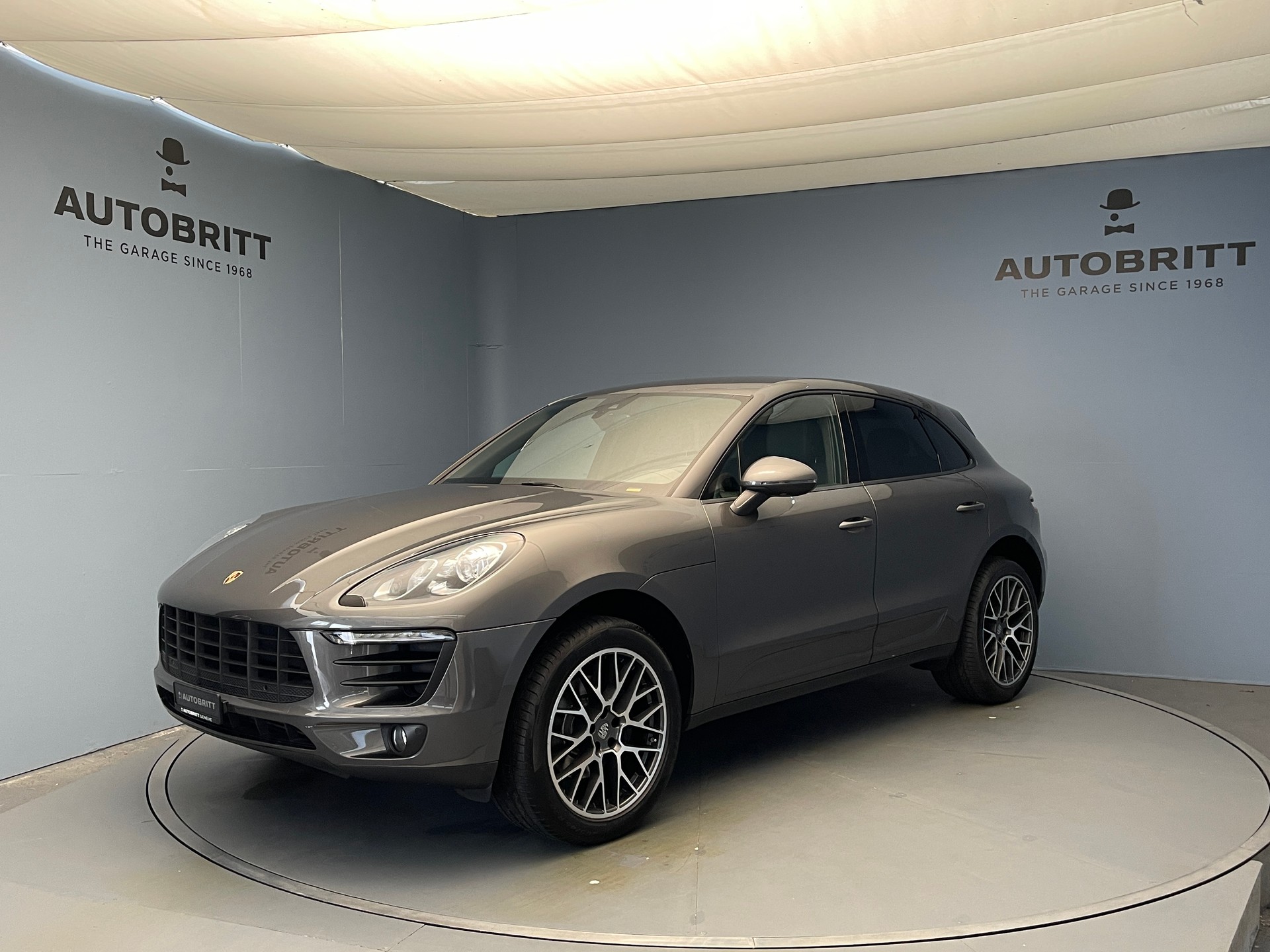 PORSCHE Macan 2.0-image-0
