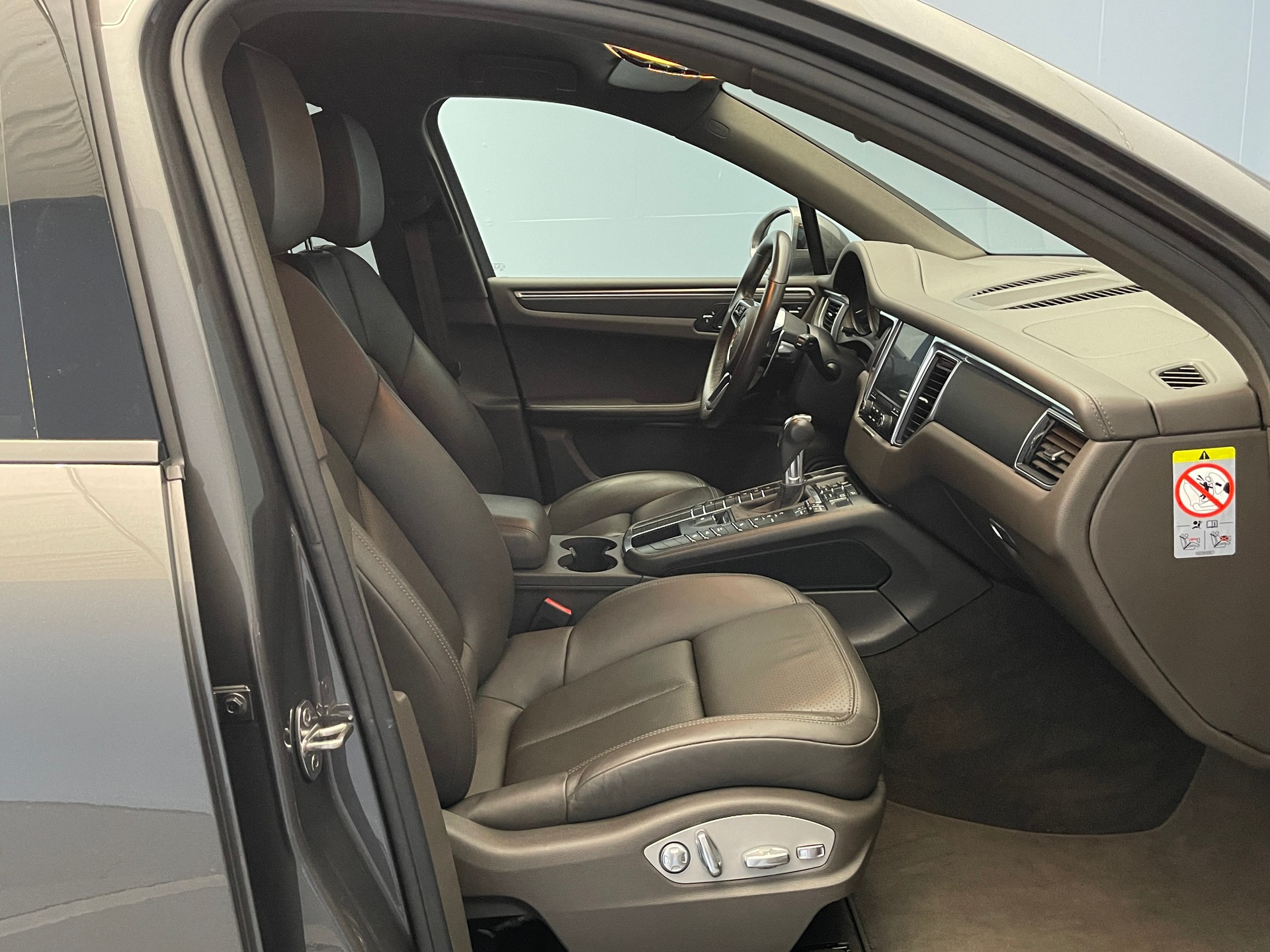 PORSCHE Macan 2.0-image-8