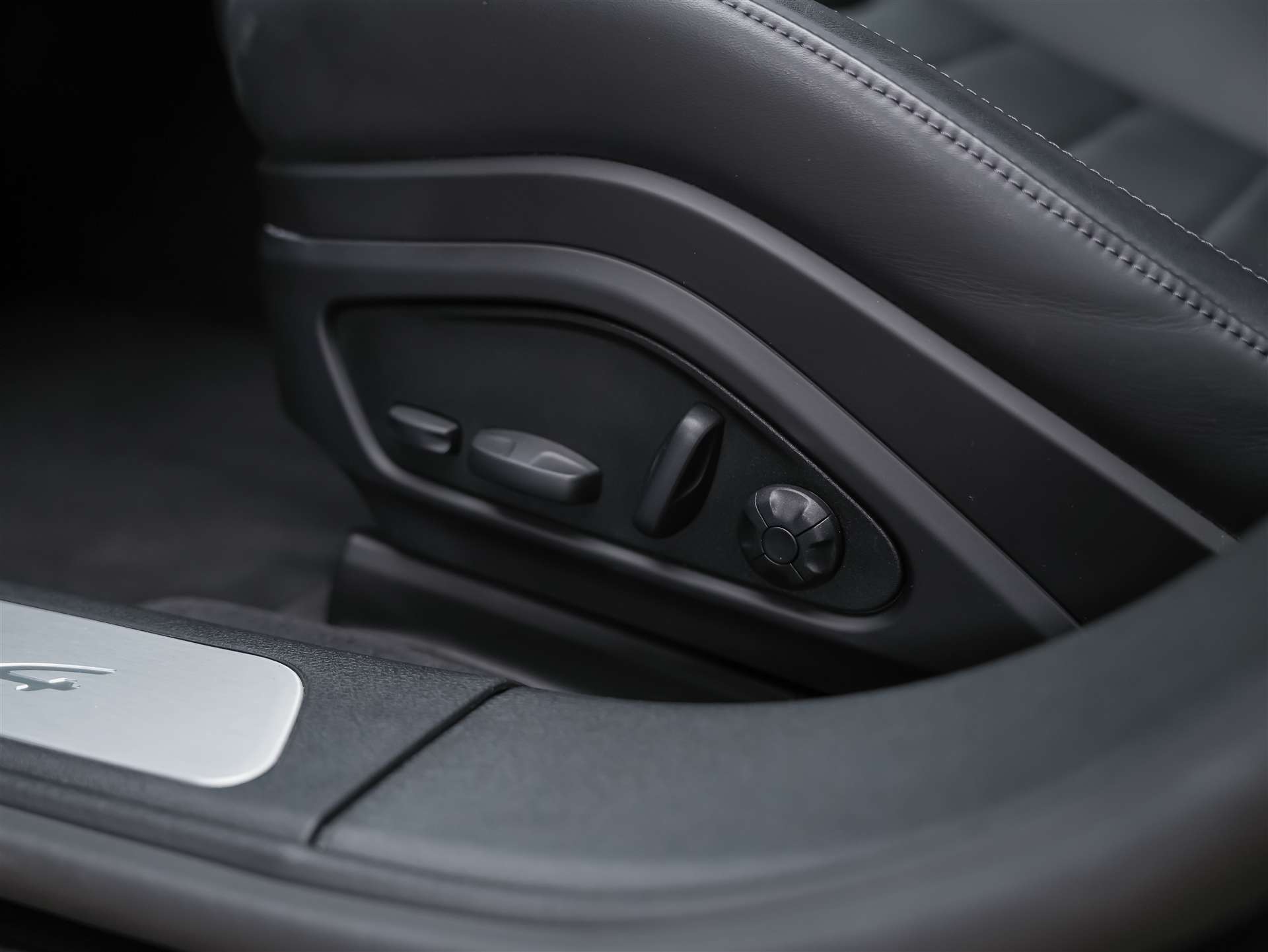 PORSCHE Panamera 2.9 V6 4 *22" Felgen*All Black*Head-Up*-image-25