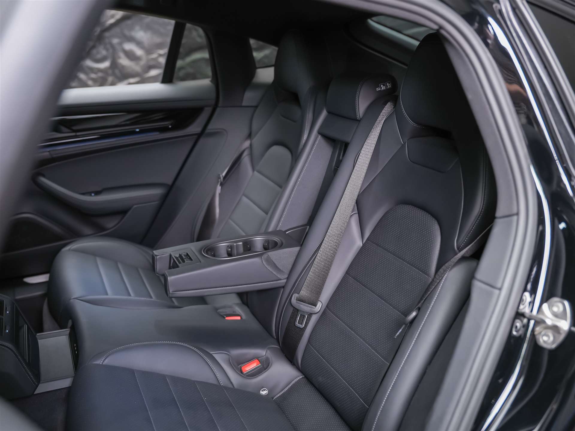 PORSCHE Panamera 2.9 V6 4 *22" Felgen*All Black*Head-Up*-image-12