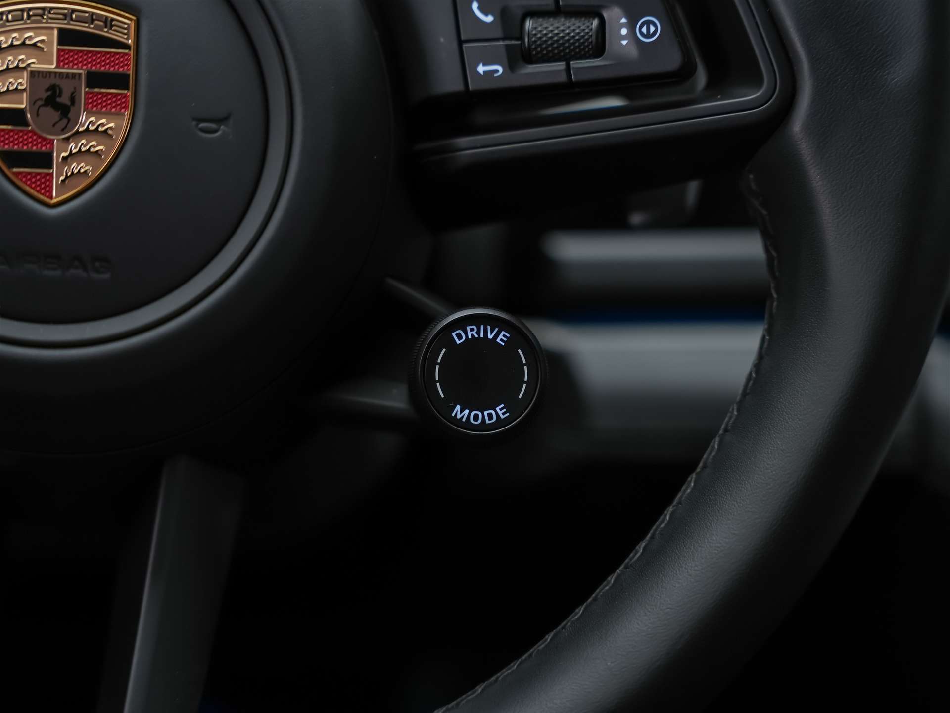PORSCHE Panamera 2.9 V6 4 *22" Felgen*All Black*Head-Up*-image-30