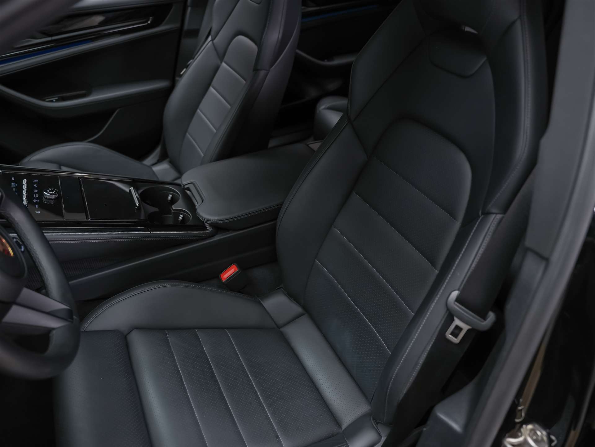 PORSCHE Panamera 2.9 V6 4 *22" Felgen*All Black*Head-Up*-image-9