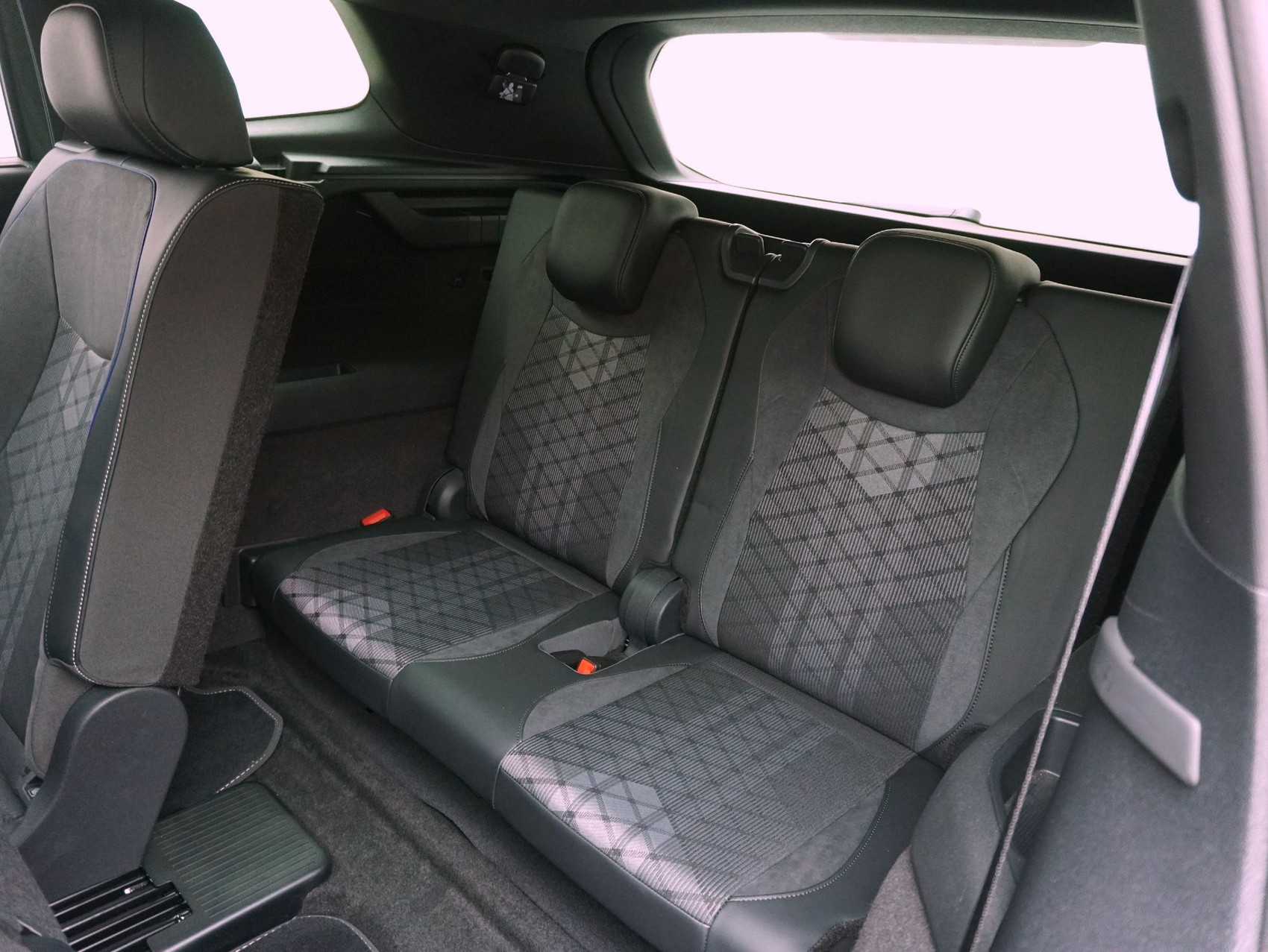 VW Tayron 2.0 TDI DSG R-Line Black Style 4Motion **VW Werksgarantie bis 07/2030**-image-13