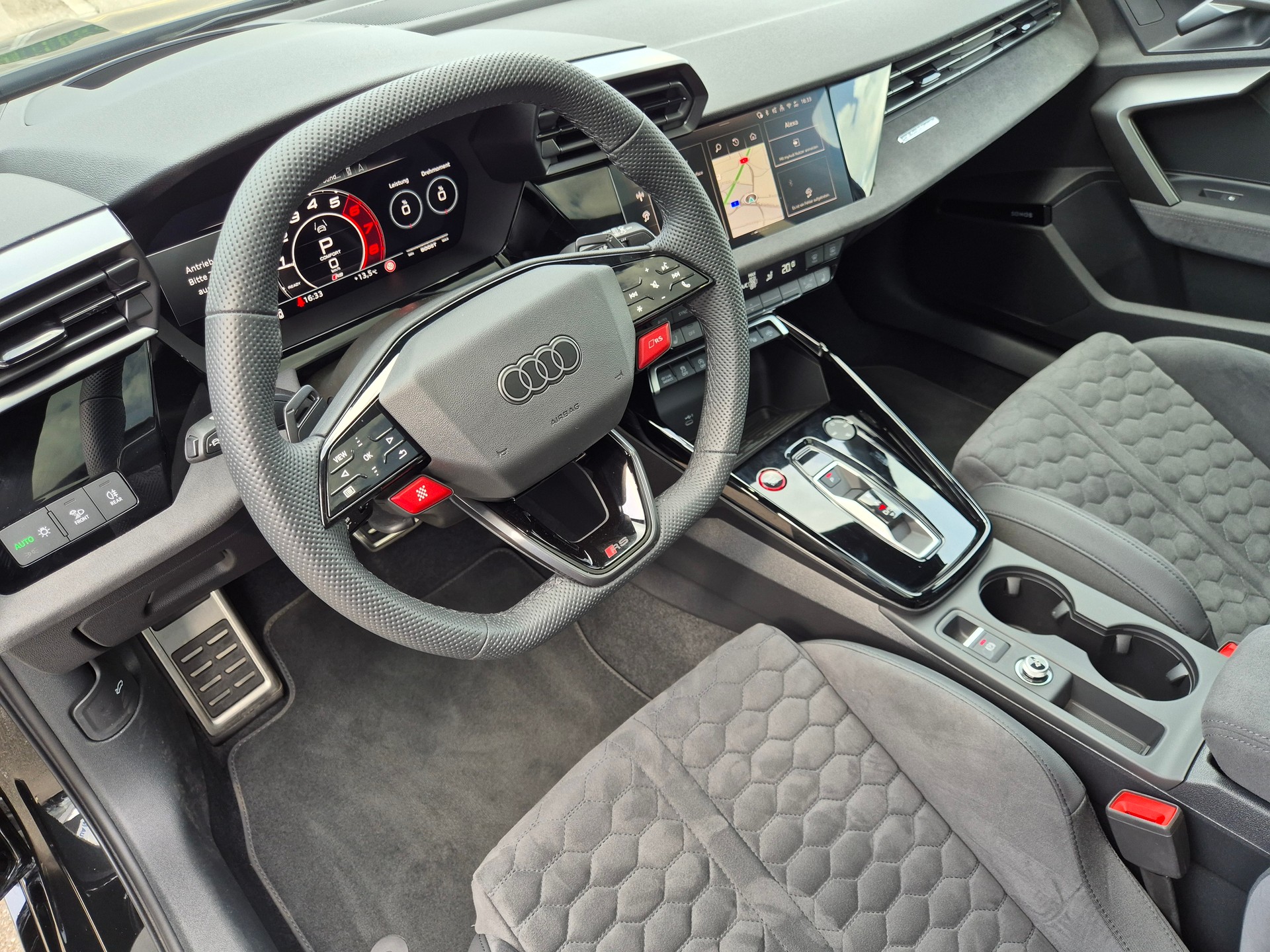 AUDI RS3 Sportback 2.5 TSI quattro S-tronic-image-11