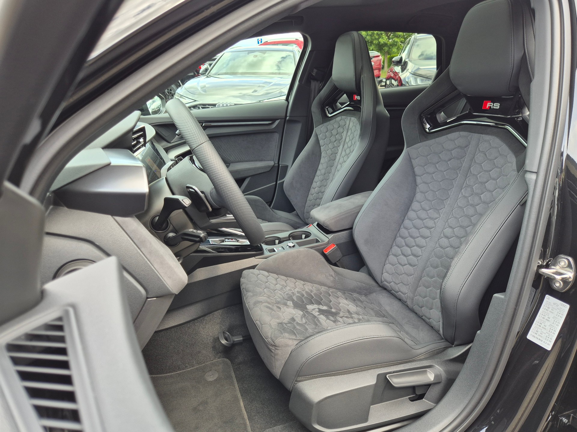 AUDI RS3 Sportback 2.5 TSI quattro S-tronic-image-10
