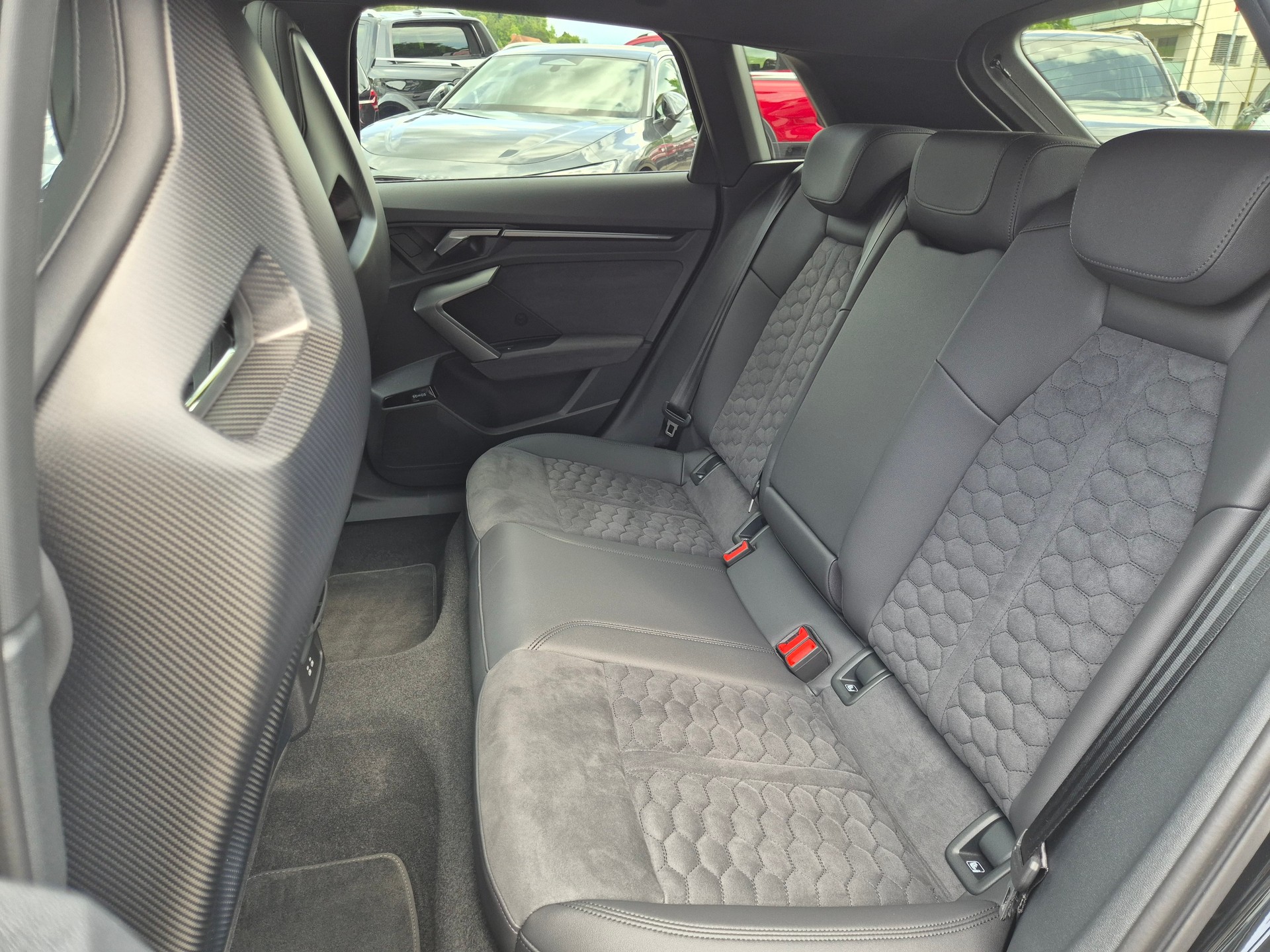 AUDI RS3 Sportback 2.5 TSI quattro S-tronic-image-16