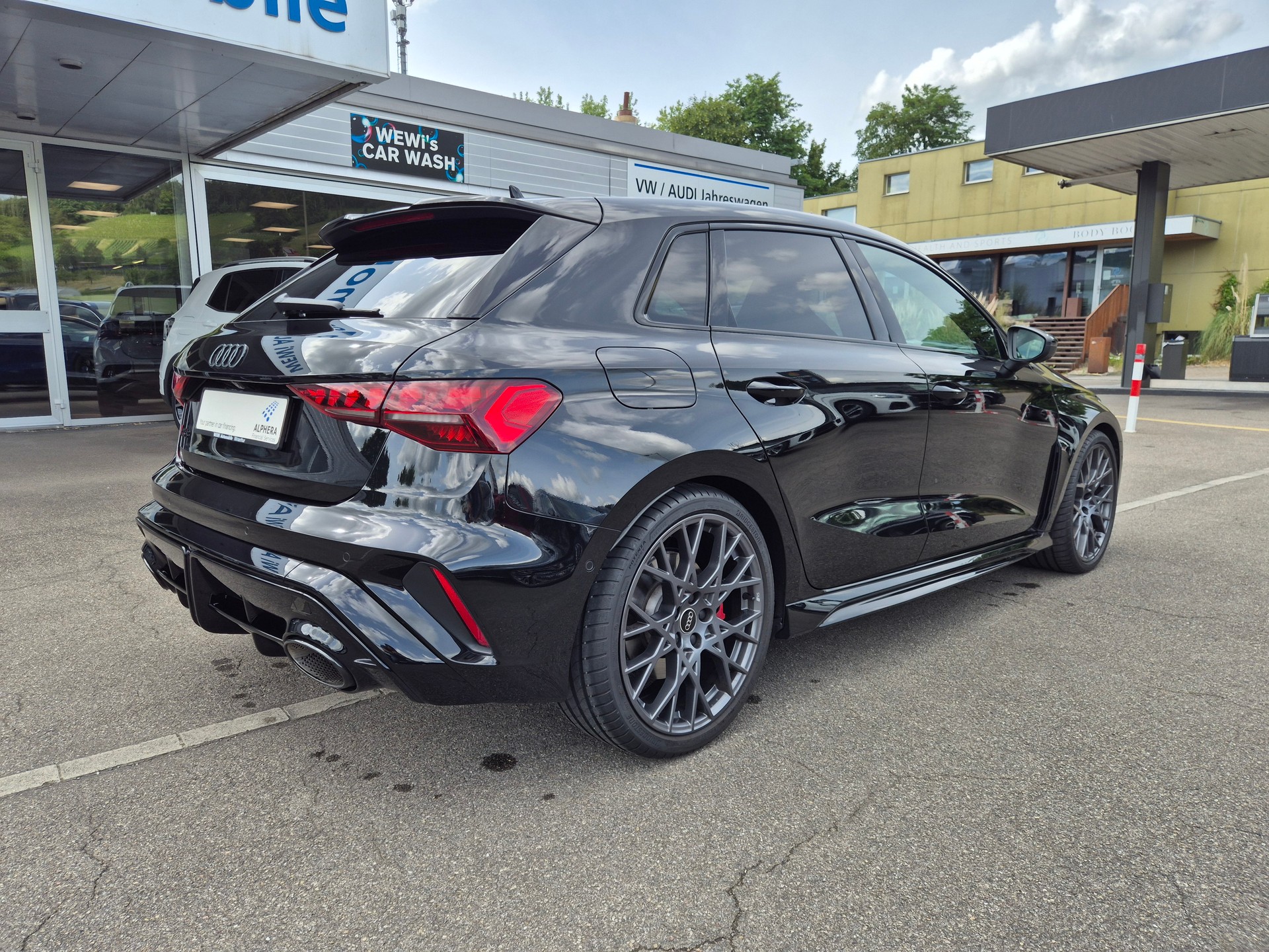 AUDI RS3 Sportback 2.5 TSI quattro S-tronic-image-4