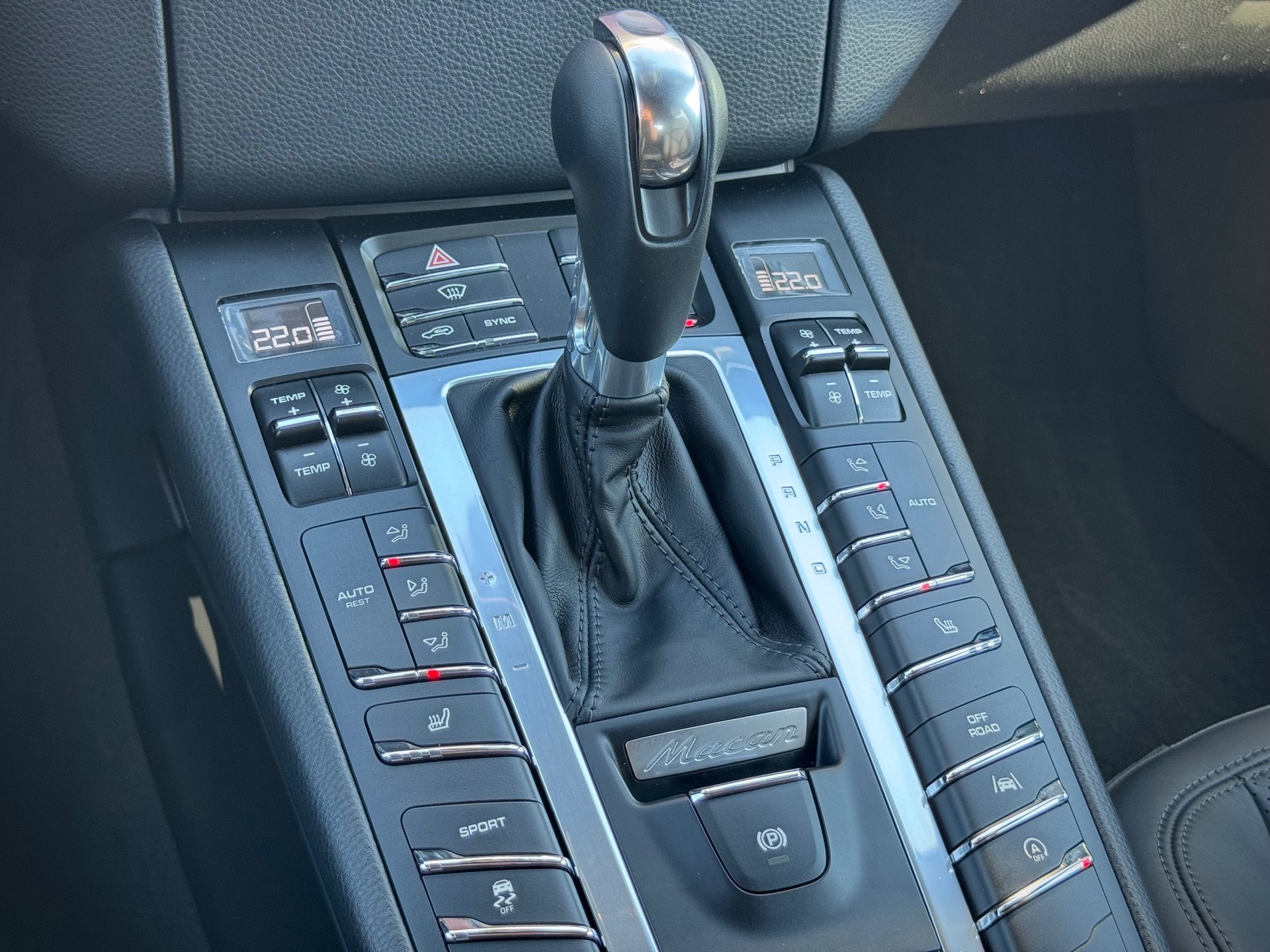 PORSCHE Macan S PDK - Véhicule Suisse (CH)-image-12