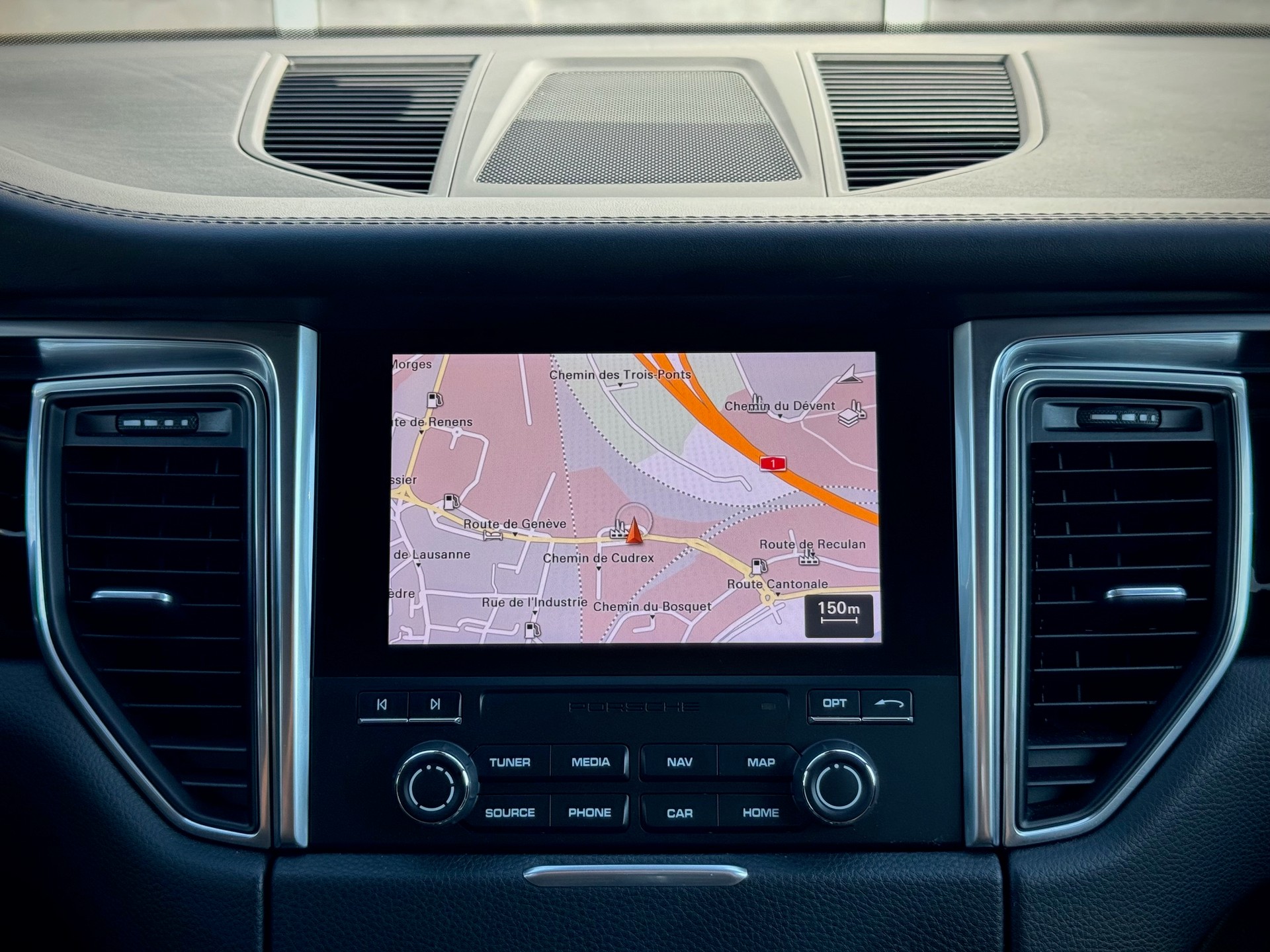 PORSCHE Macan S PDK - Véhicule Suisse (CH)-image-10